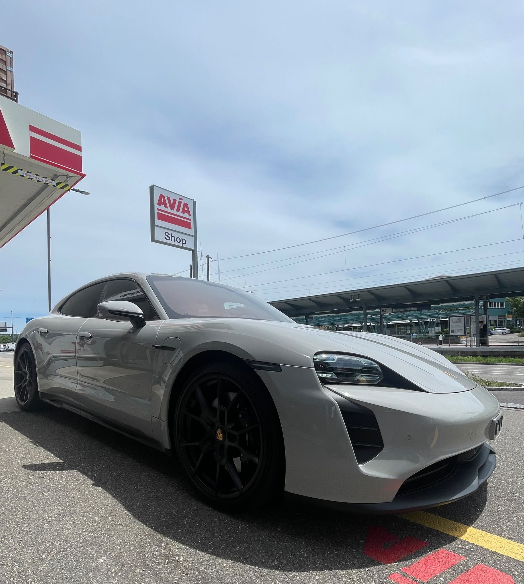 PORSCHE Taycan GTS Sport Turismo Performance Plus 93,4kWh 65% Rabatt Porsche Approved Garantie bis 7.5.2027-image-2