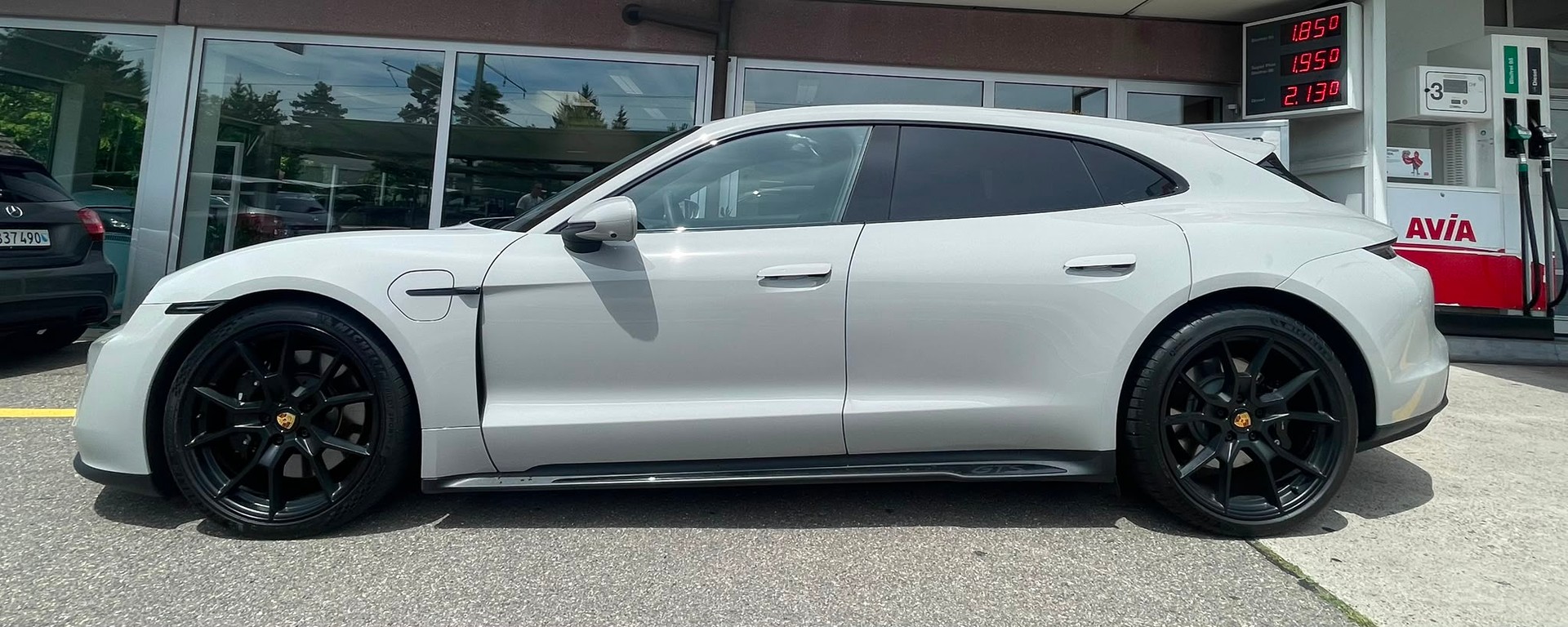PORSCHE Taycan GTS Sport Turismo Performance Plus 93,4kWh 65% Rabatt Porsche Approved Garantie bis 7.5.2027