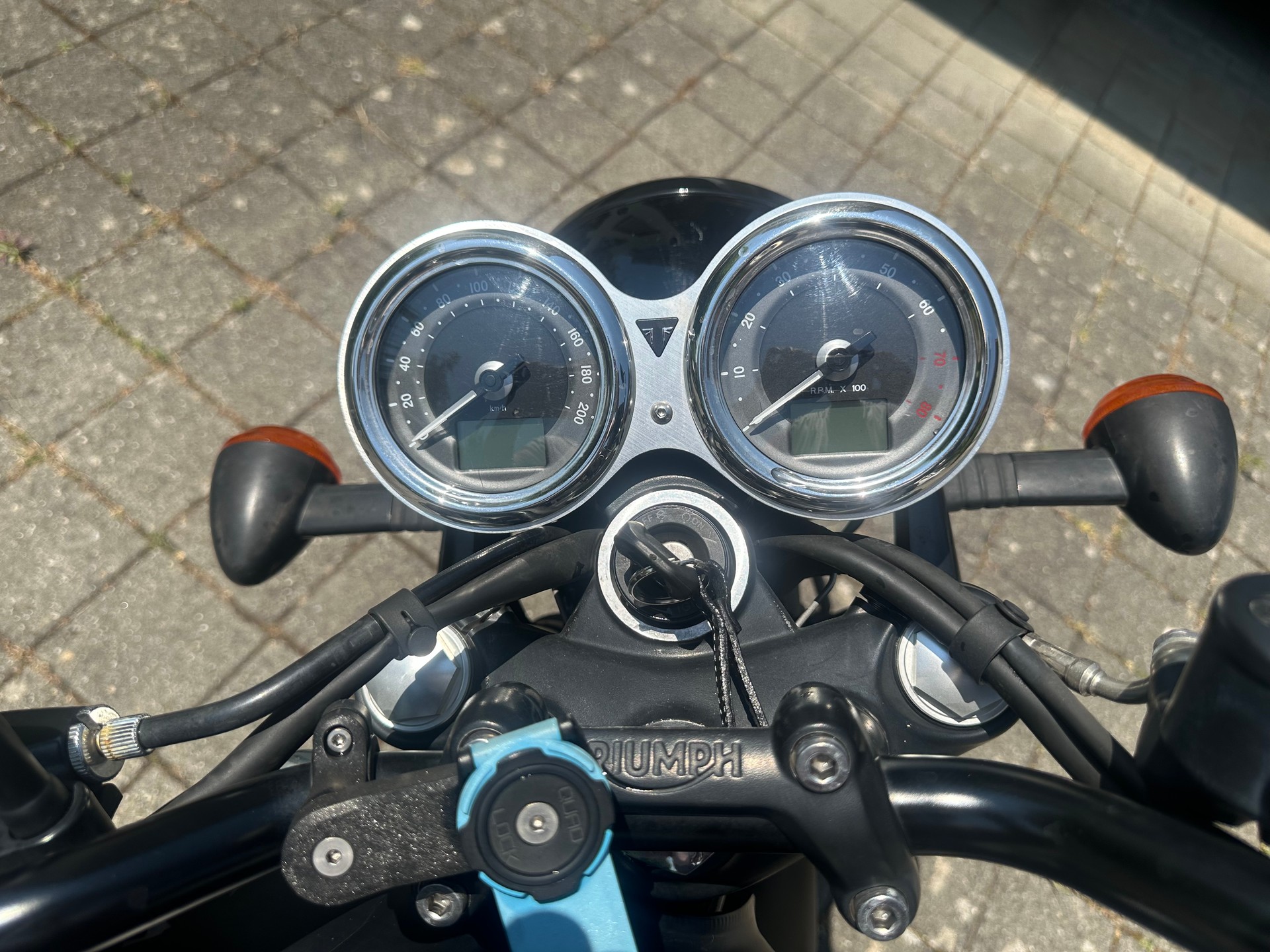 TRIUMPH Bonneville T120 ABS-image-6