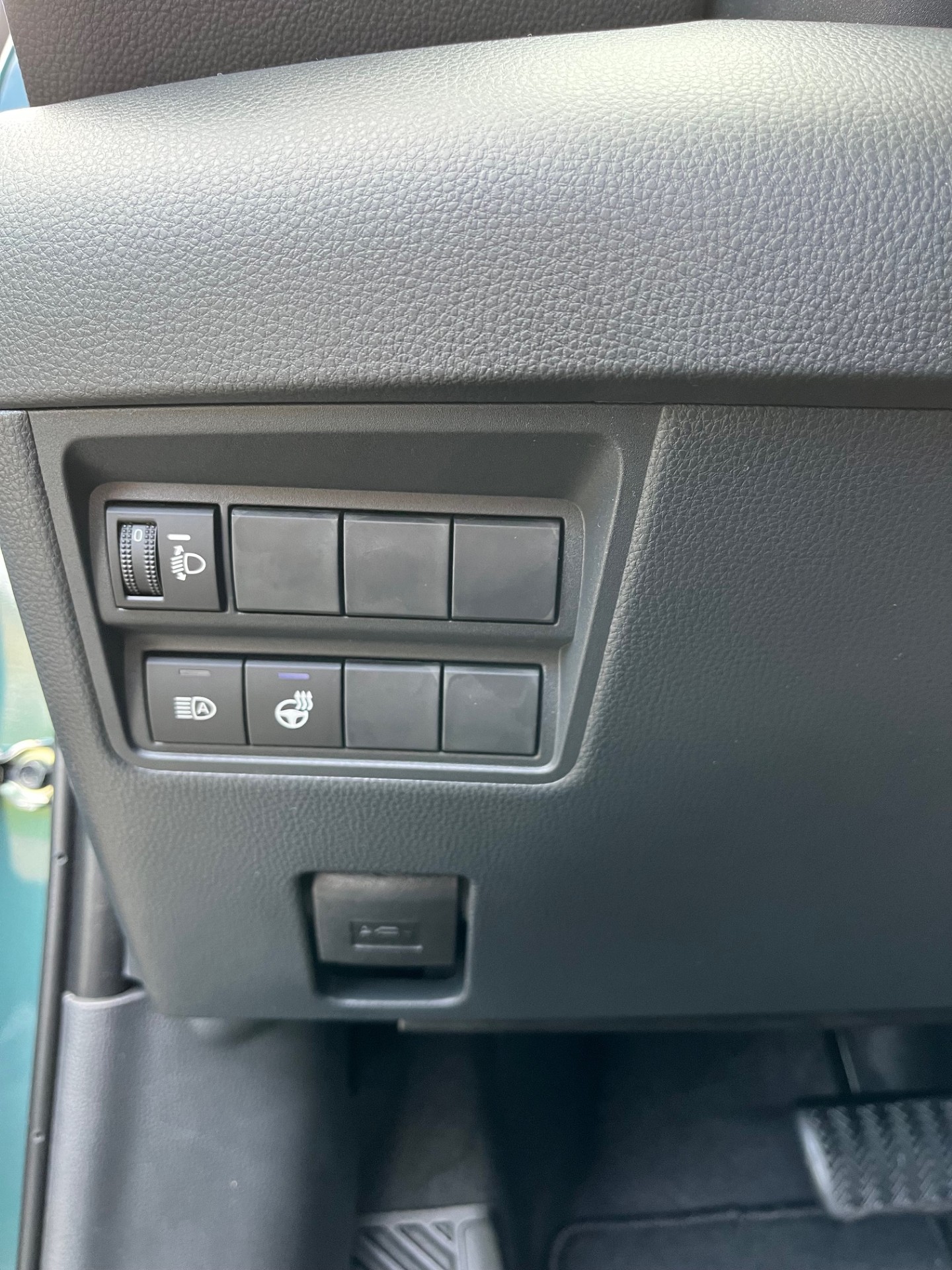 TOYOTA Yaris 1.5 Comfort e-CVT-image-17