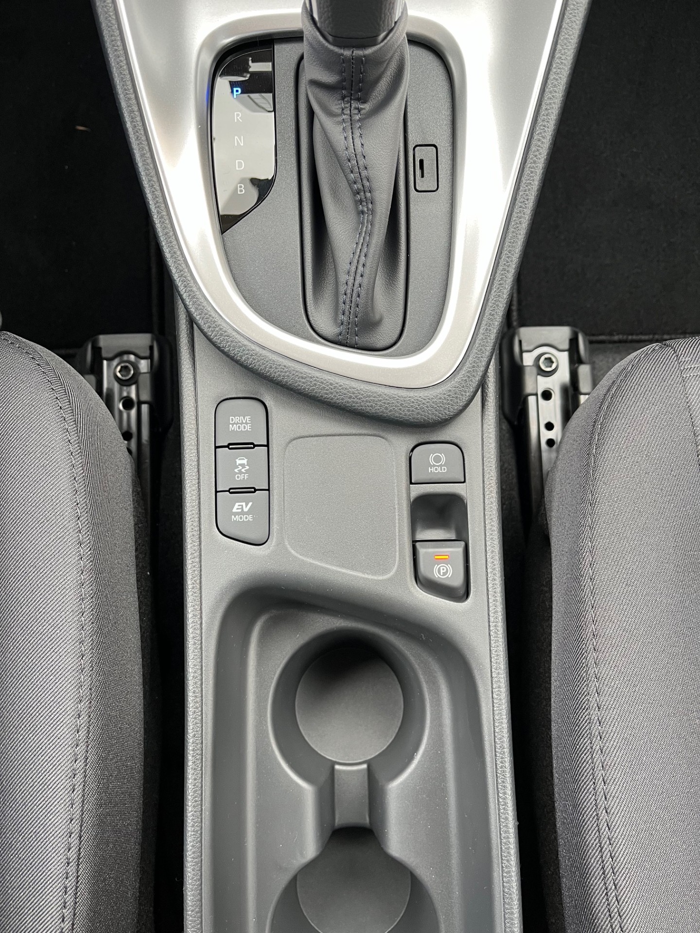 TOYOTA Yaris 1.5 Comfort e-CVT-image-16
