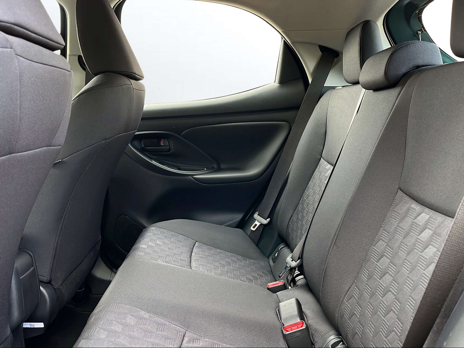 TOYOTA Yaris 1.5 Comfort e-CVT-image-9