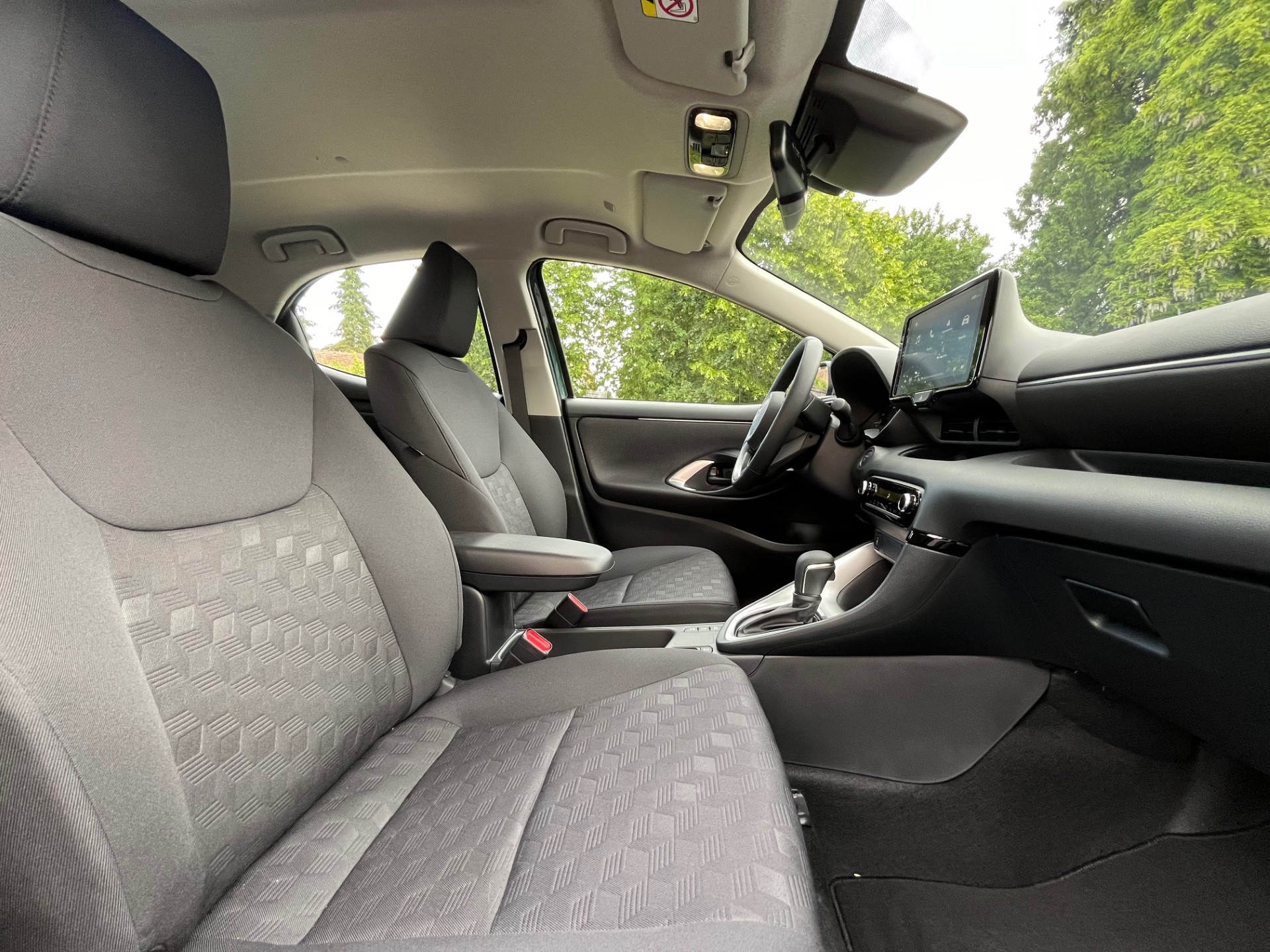 TOYOTA Yaris 1.5 Comfort e-CVT-image-8