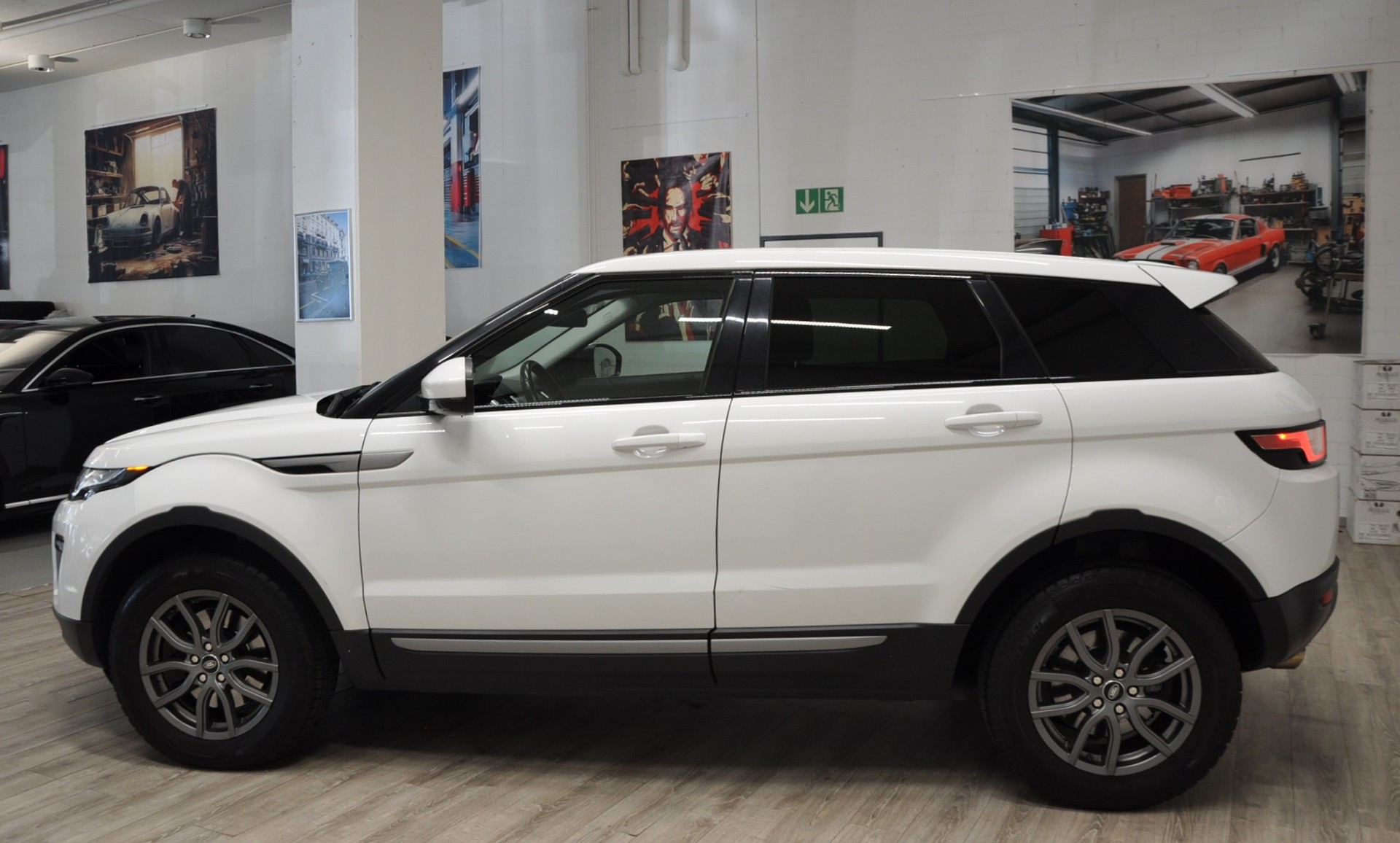 LAND ROVER Range Rover Evoque 2.0 TD4 Pure AT9-showroom-element-2