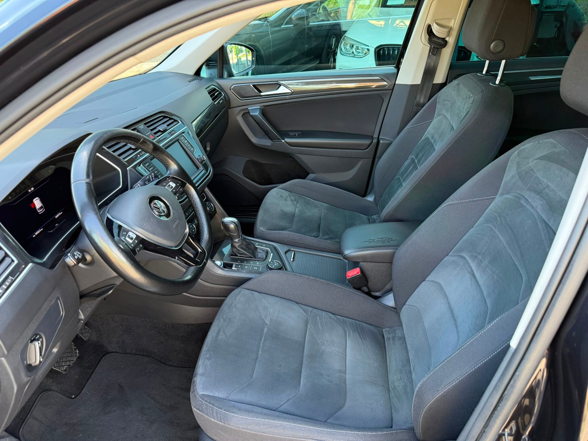 VW Tiguan 2.0 TDI Highline 4Motion DSG-image-9