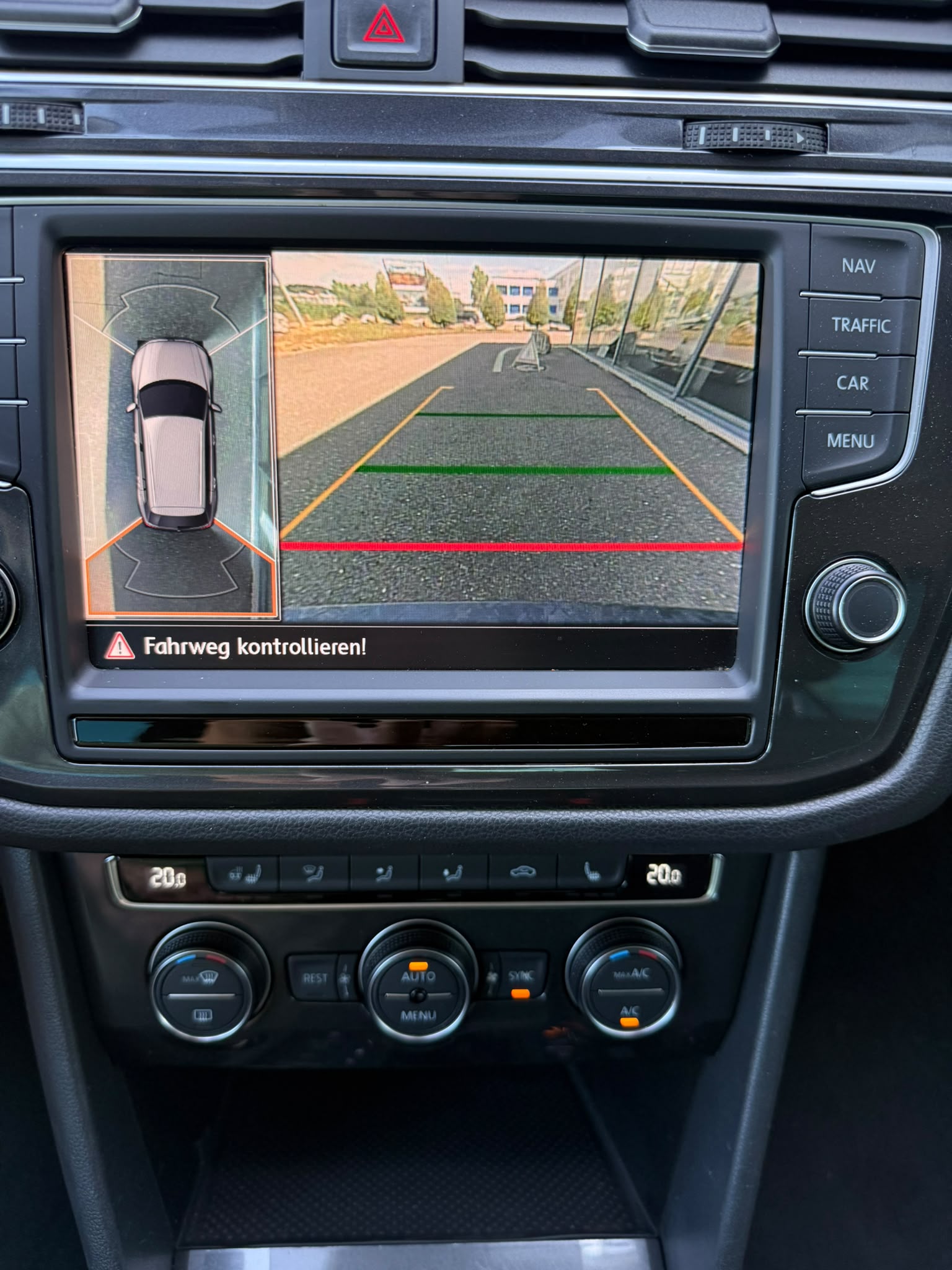 VW Tiguan 2.0 TDI Highline 4Motion DSG-image-12