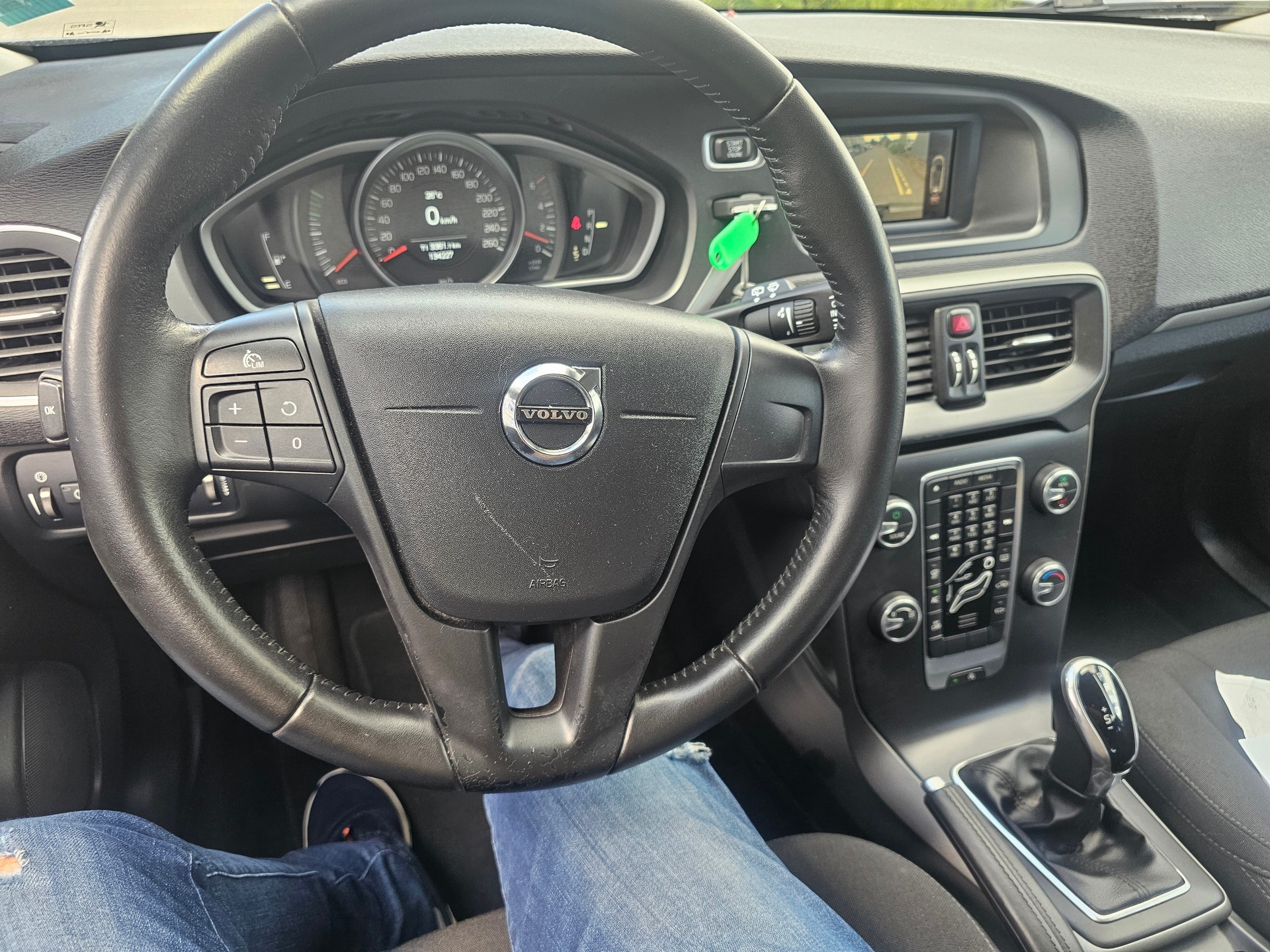 VOLVO V40 D3 Kinetic Geartronic-image-13