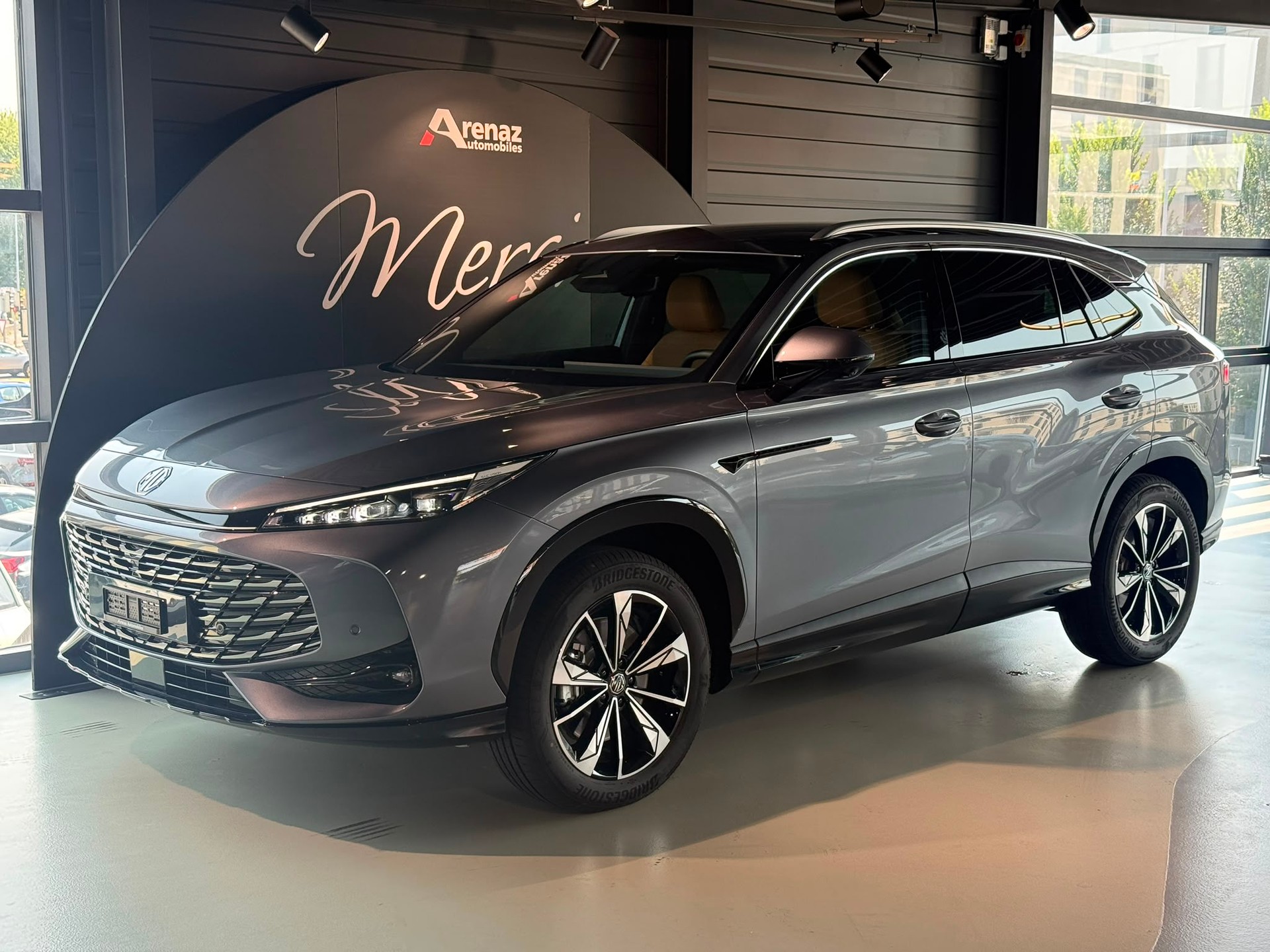 MG HS 1.5 T HEV Luxury-showroom-element-1