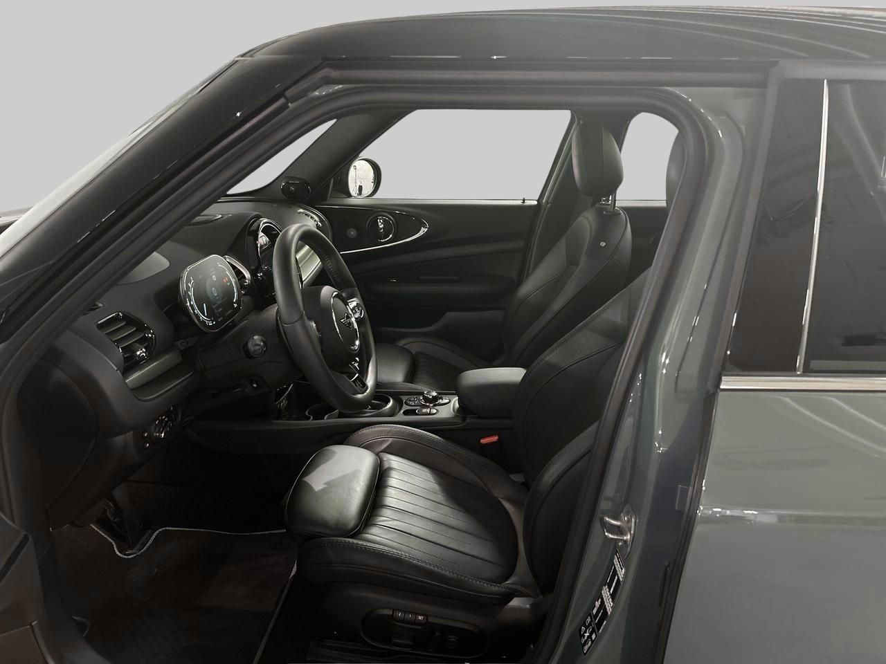 MINI Clubman 2.0i Cooper S ALL4-image-12