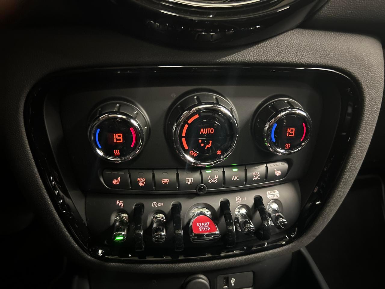 MINI Clubman 2.0i Cooper S ALL4-image-21