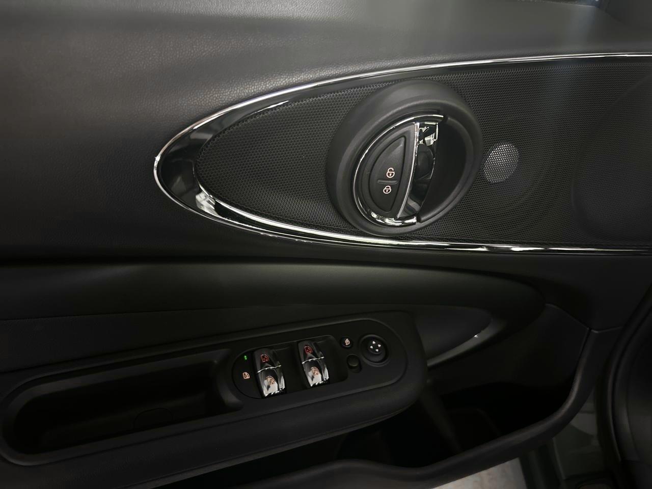 MINI Clubman 2.0i Cooper S ALL4-image-23