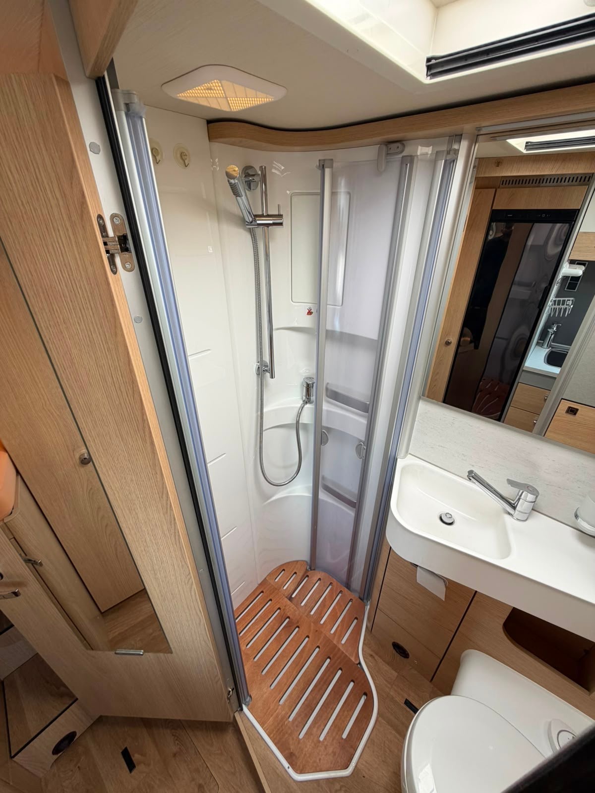 MERCEDES-BENZ ***HYMER BMC 580MC***AUTOMAT 9G-TRONIC ***170PS***LÄNGSBETT***NEUWERTIGER-ZUSTAND***VOLL-LED-SCHEINWERFER***-image-16