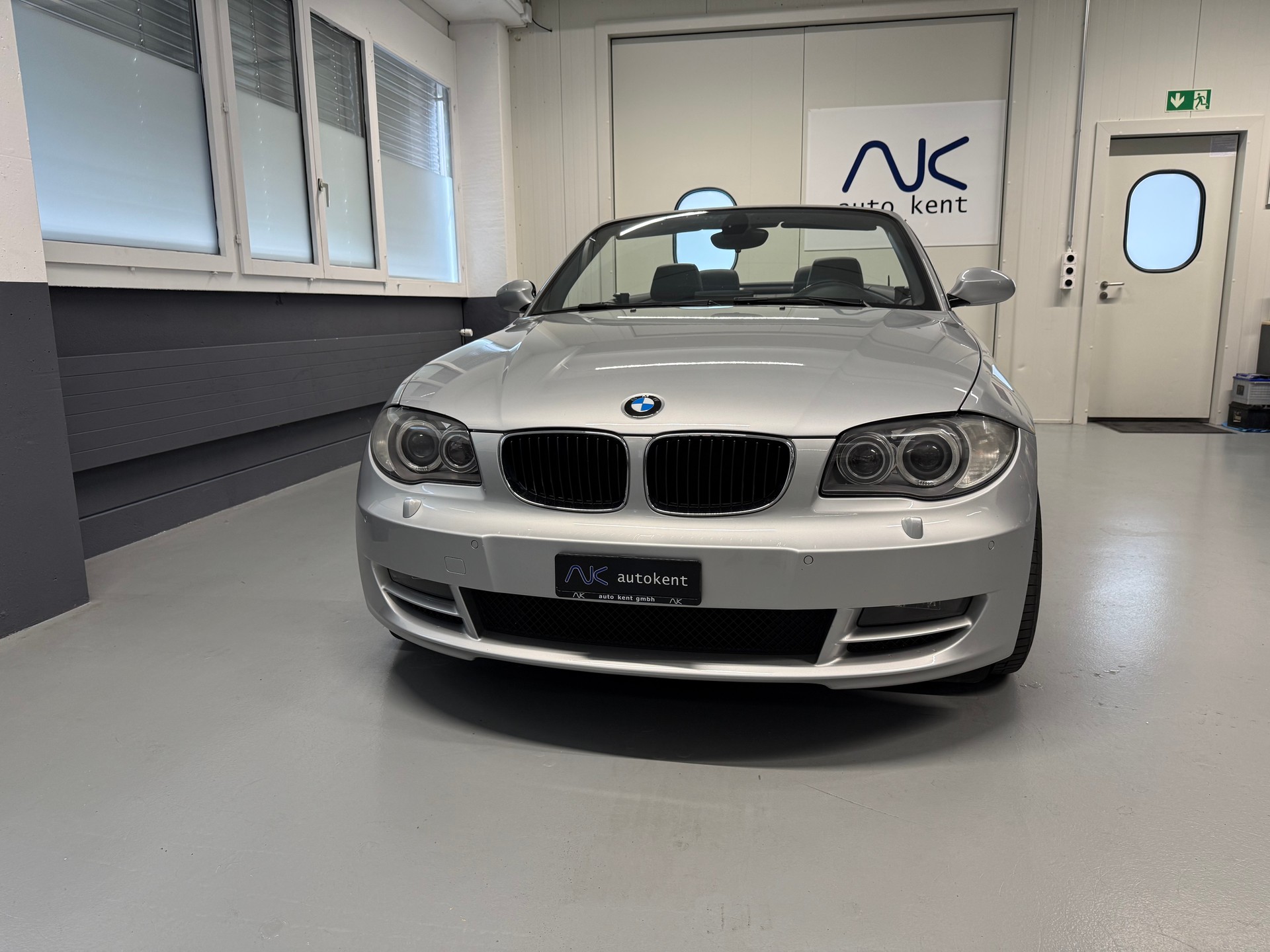 BMW 125i Cabrio Steptronic-showroom-element-1