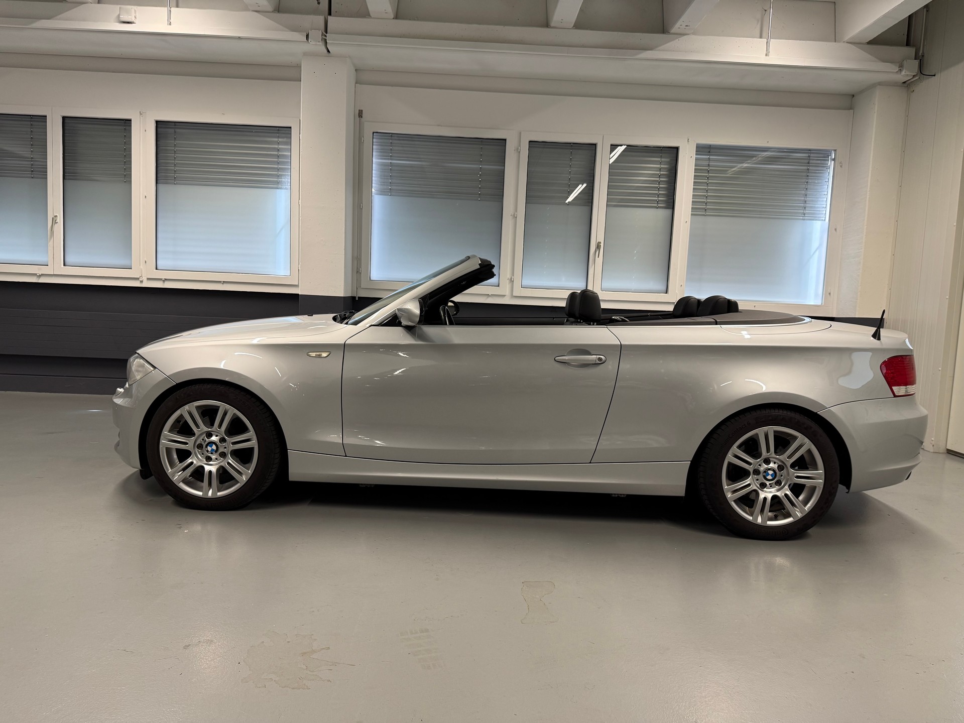 BMW 125i Cabrio Steptronic-showroom-element-2