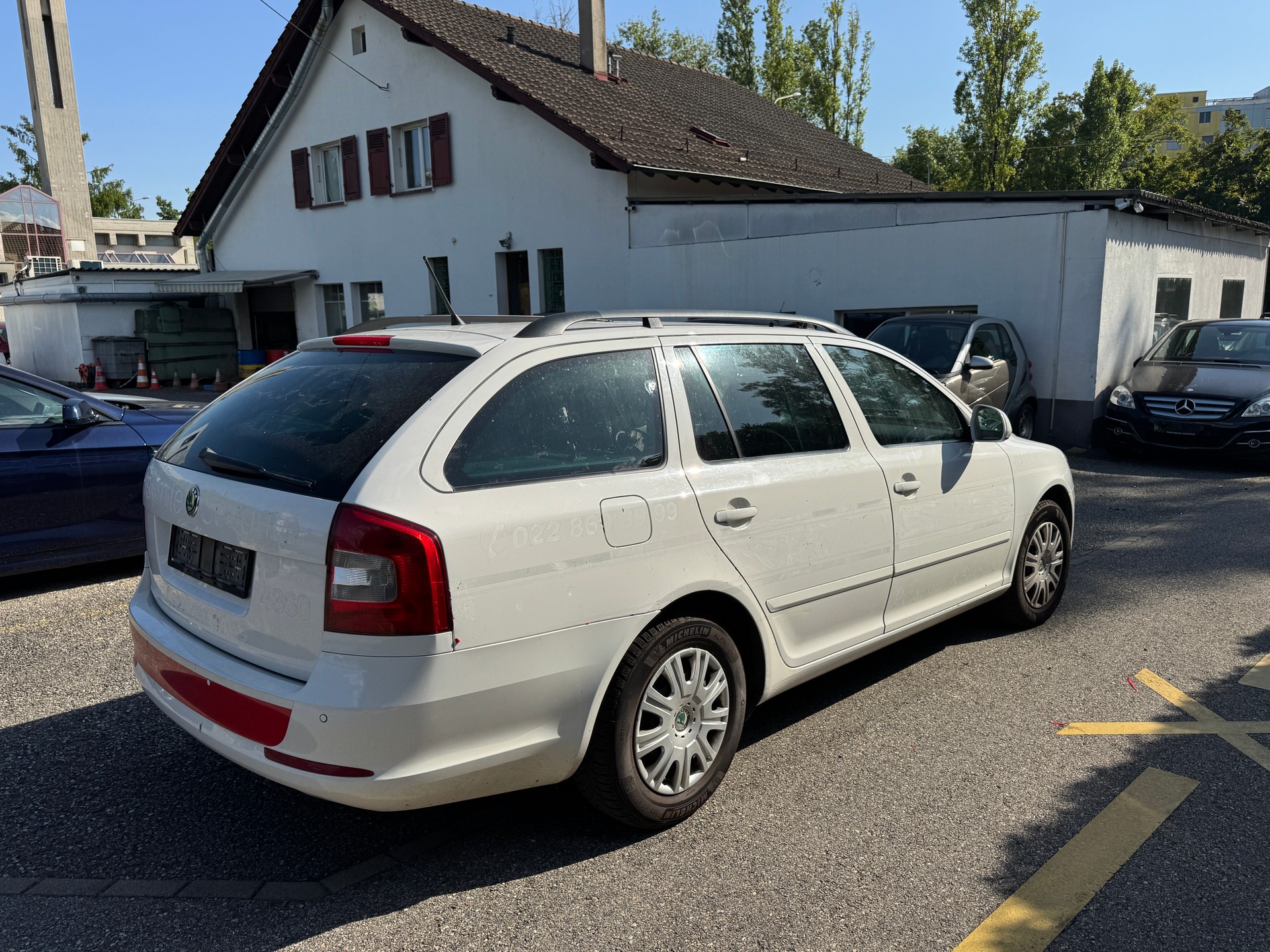 SKODA Octavia Combi 1.8 TSI Ambiente DSG-image-3