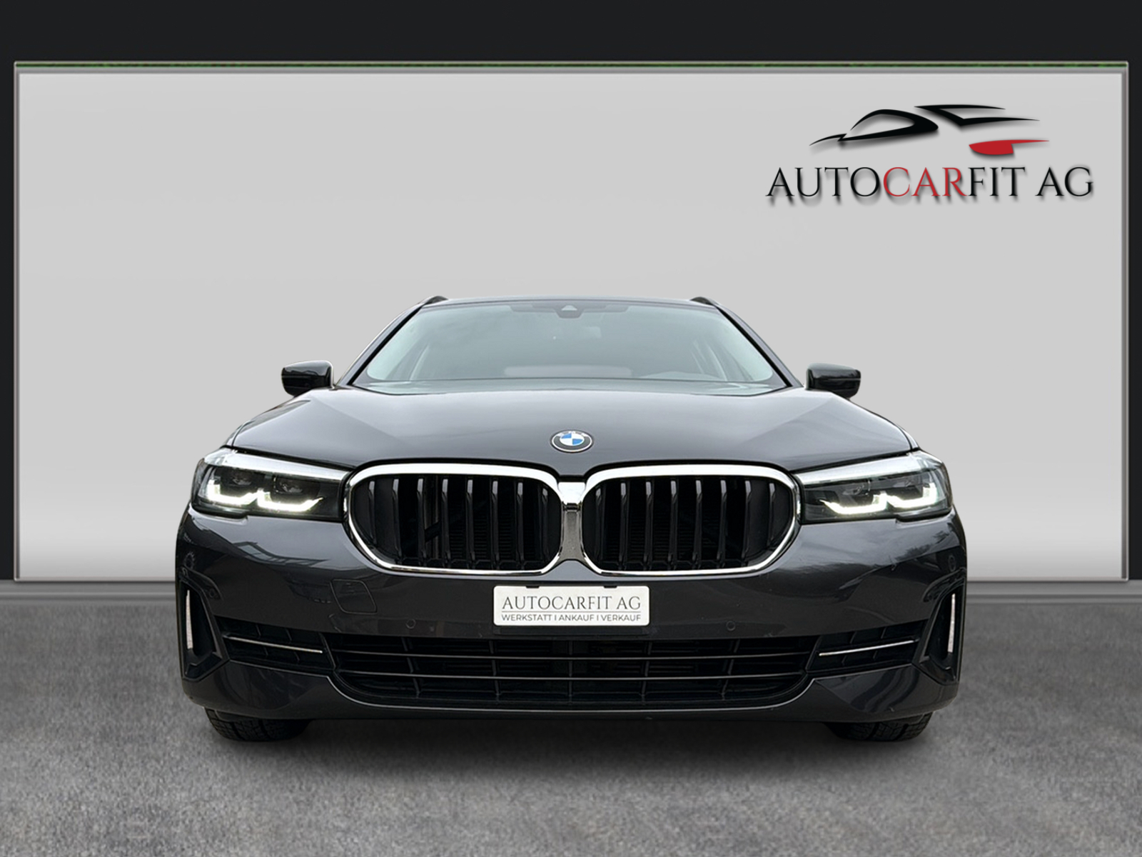 BMW 520d xDrive 48V Touring Steptronic-showroom-element-1