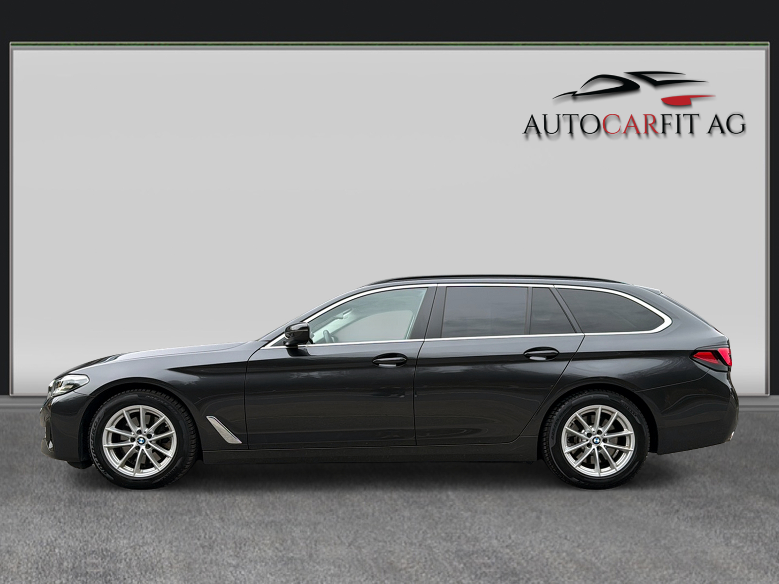 BMW 520d xDrive 48V Touring Steptronic-showroom-element-2