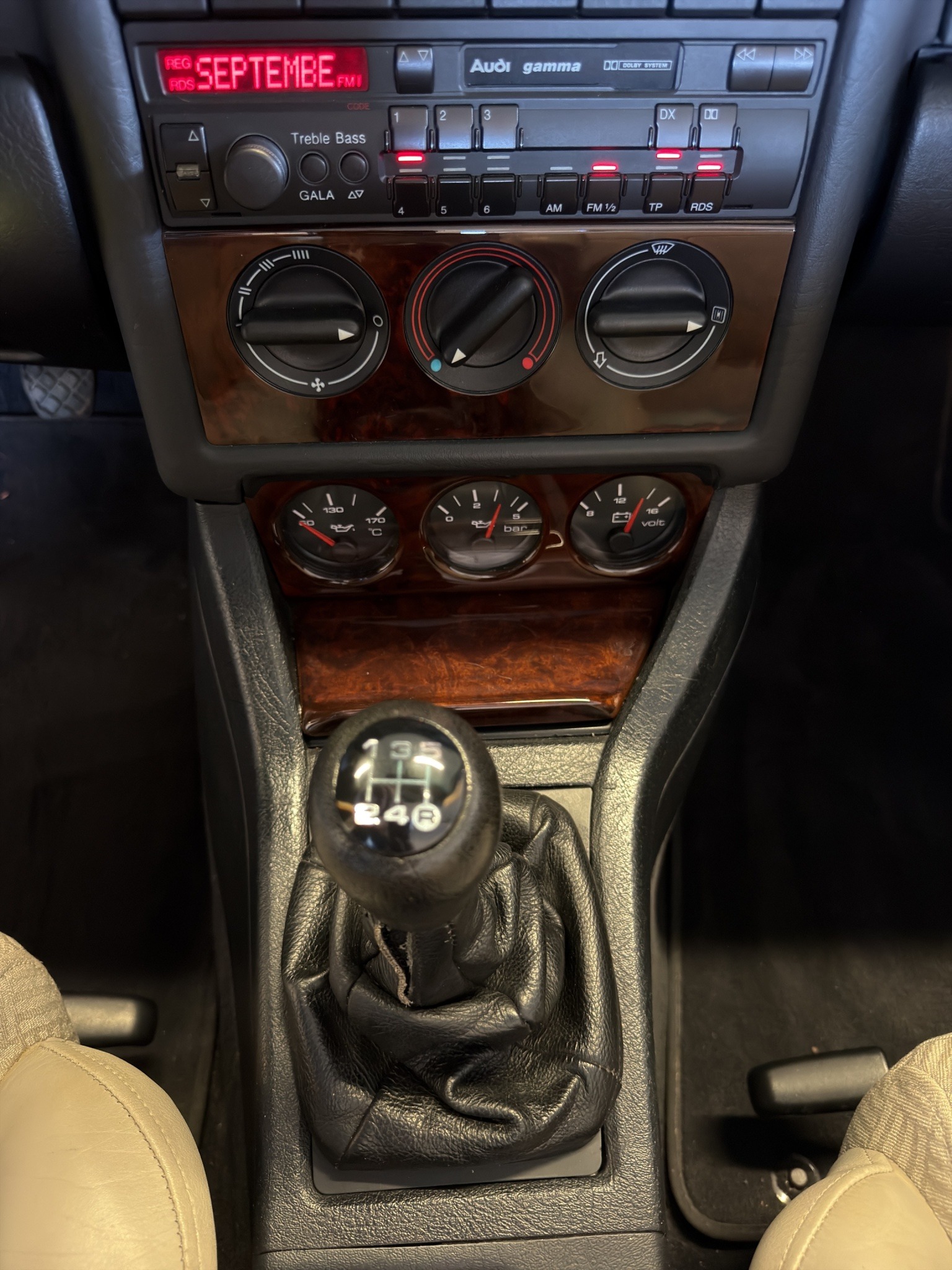 AUDI Cabriolet 2.8 E*174 PS*EXKLUSIVE FAHRZEUG*TOP ZUSTAND*NUR 85000 KM*-image-9