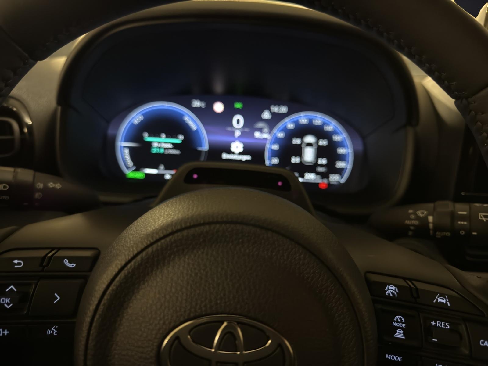 TOYOTA Yaris Cross 1.5 VVT-i HSD Premium AWD-i-image-13