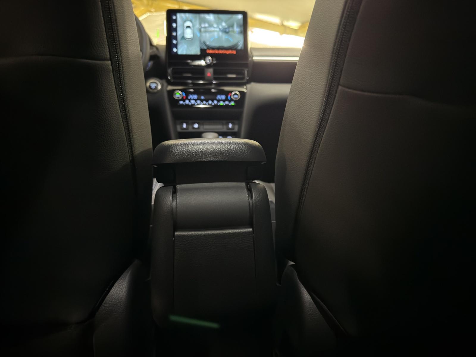 TOYOTA Yaris Cross 1.5 VVT-i HSD Premium AWD-i-image-17
