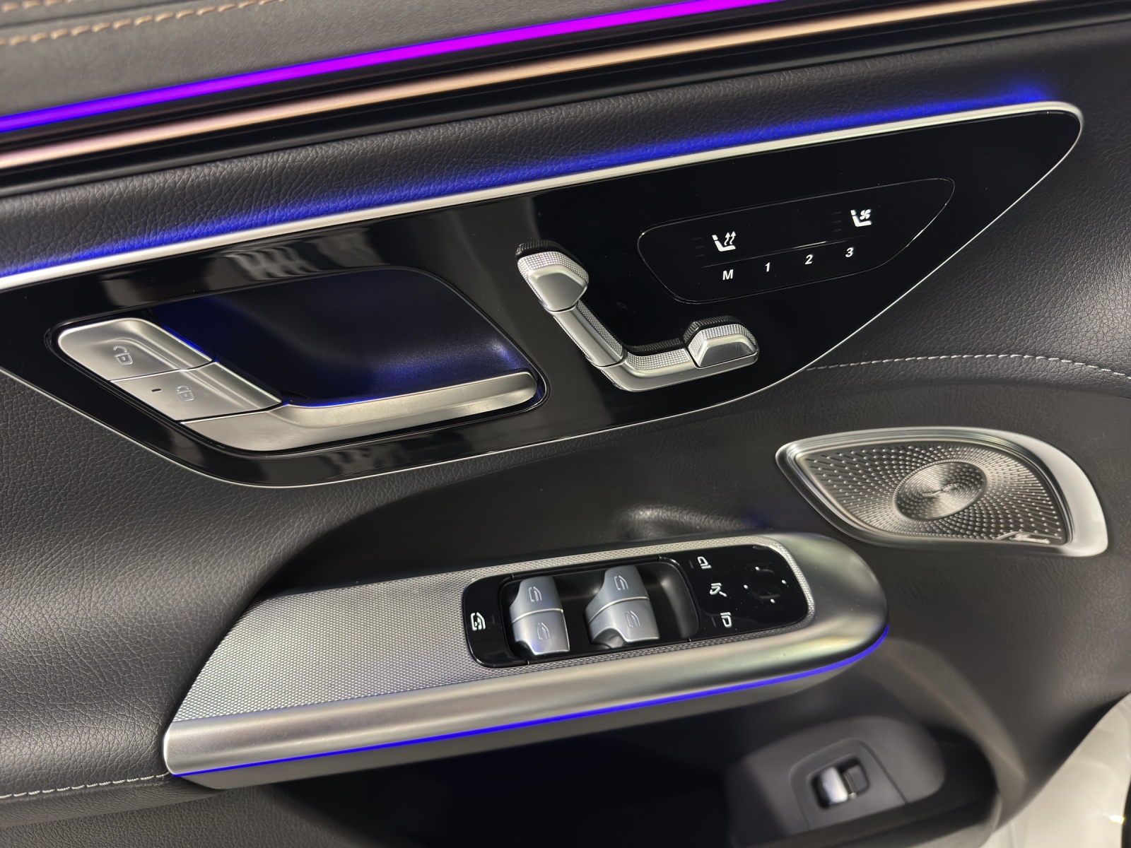MERCEDES-BENZ EQE 500 SUV AMG Line 4Matic-image-6