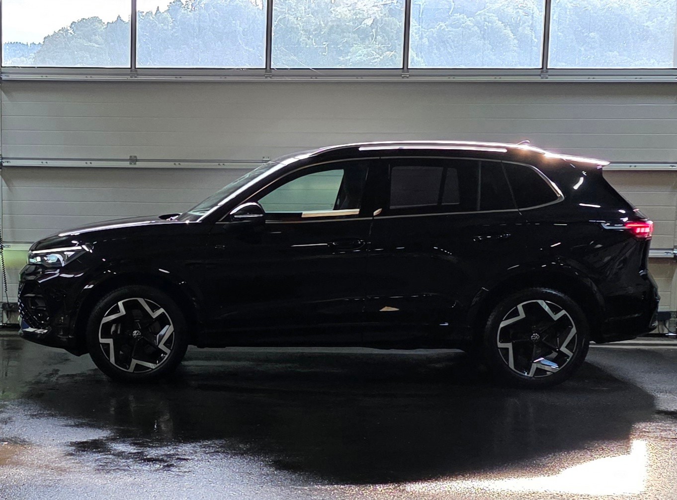 VW Tiguan 2.0 TDI SCR R-Line 4Motion DSG *360°Kamera*Sitz-&Lenkradheizung*Massagefunktion*ACC&Spurhalteassistent*Parkassistent*-showroom-element-1