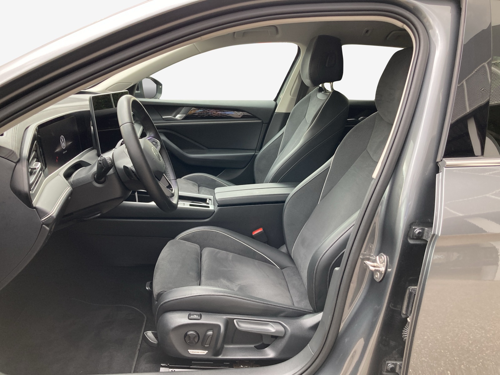 VW Passat Variant 2.0 TDI evo Business 4 Motion DSG-image-7