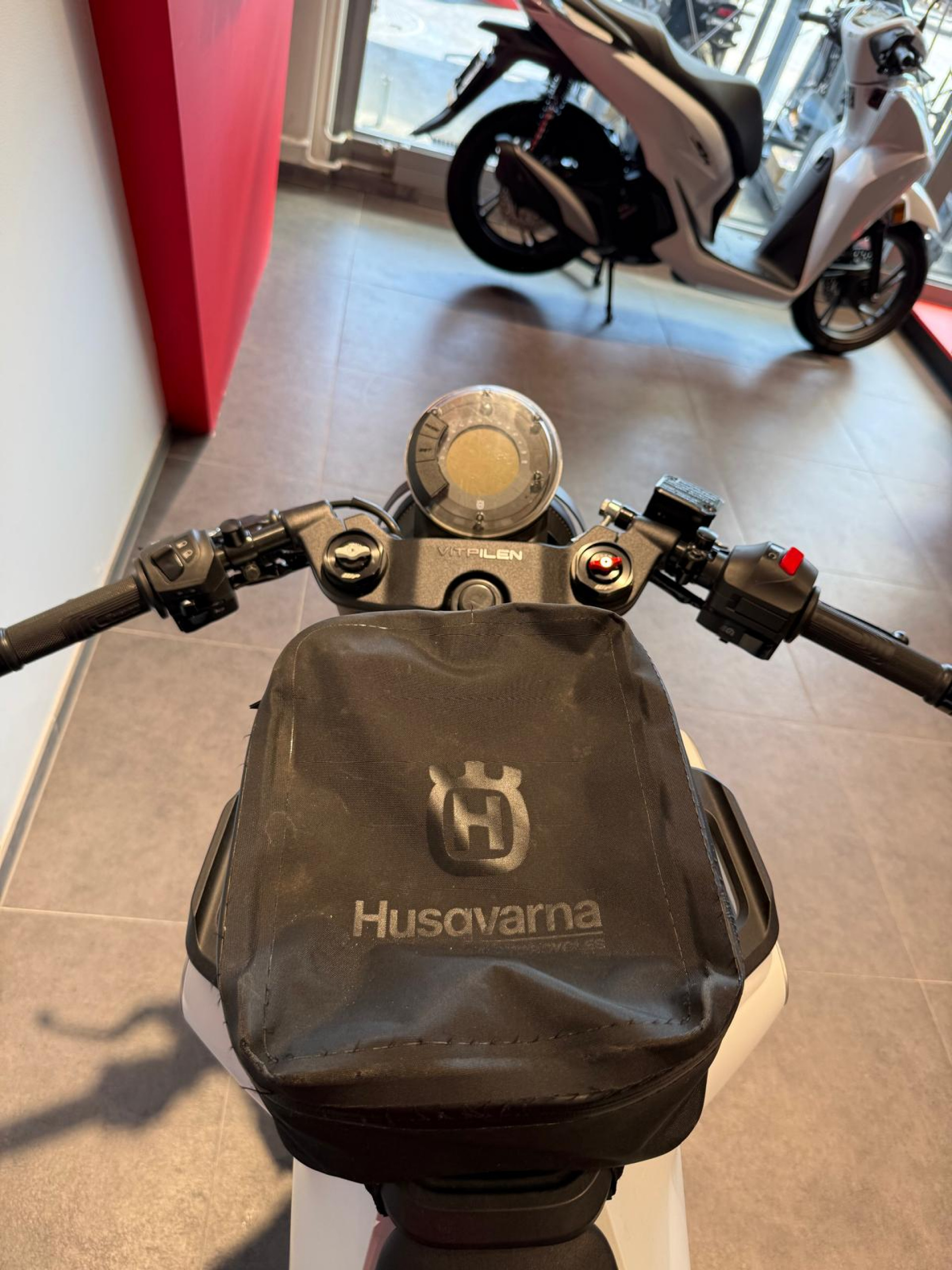 HUSQVARNA Vitpilen 401-image-4