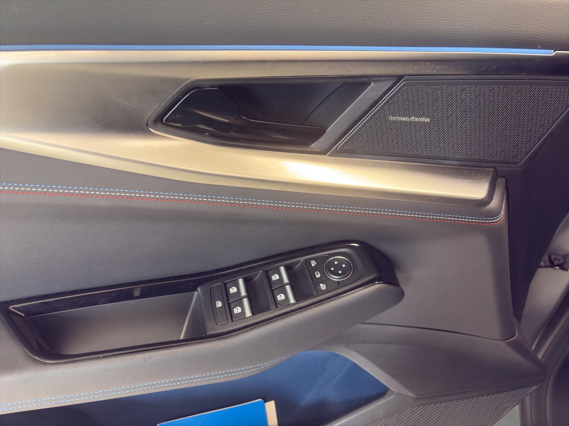 RENAULT Rafale 1.2 E-Tech Plug-in Hybrid 300 4x4 Atelier Alpine-image-23