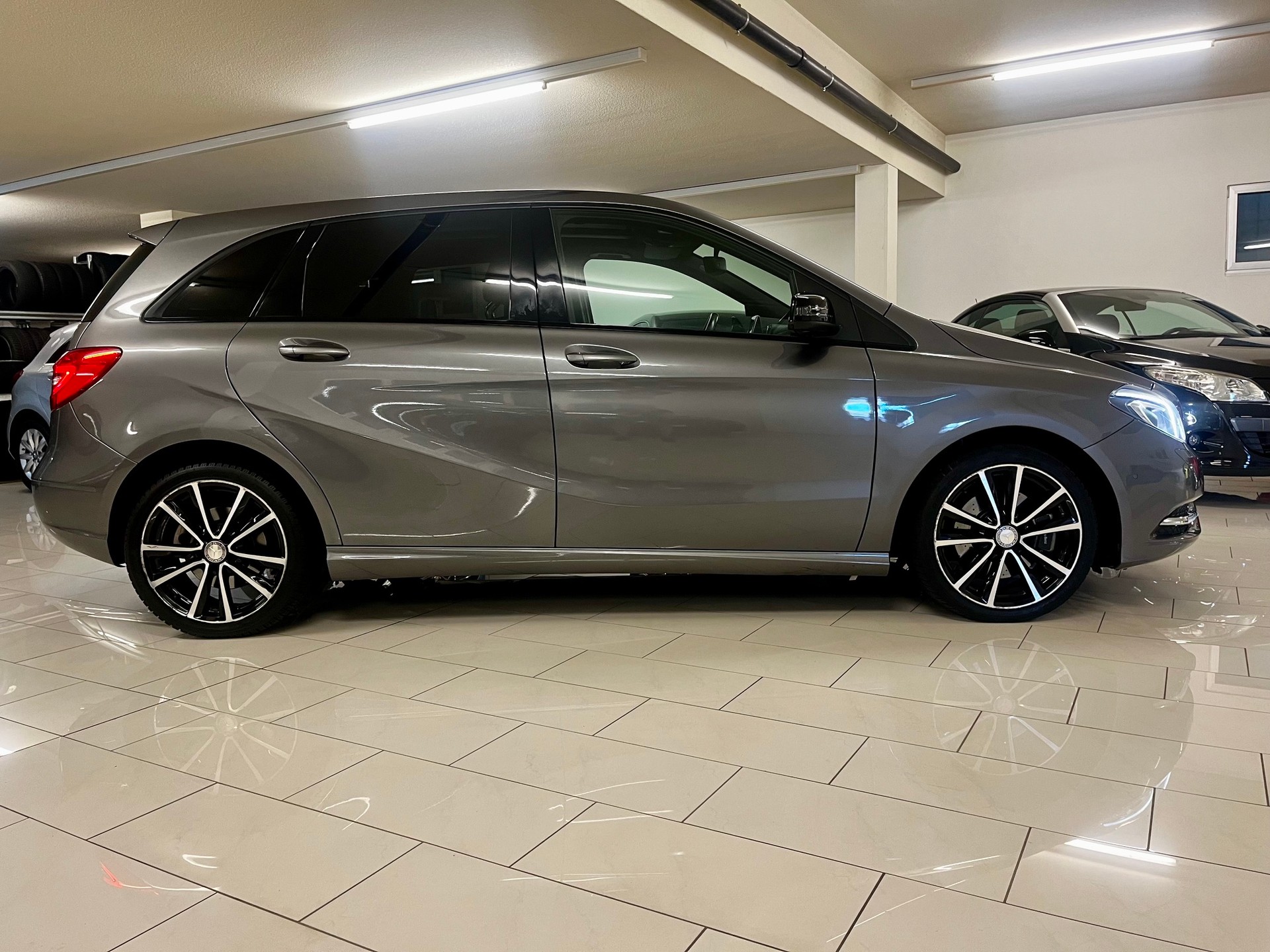 MERCEDES-BENZ B 220 4Matic 7G-DCT-image-6