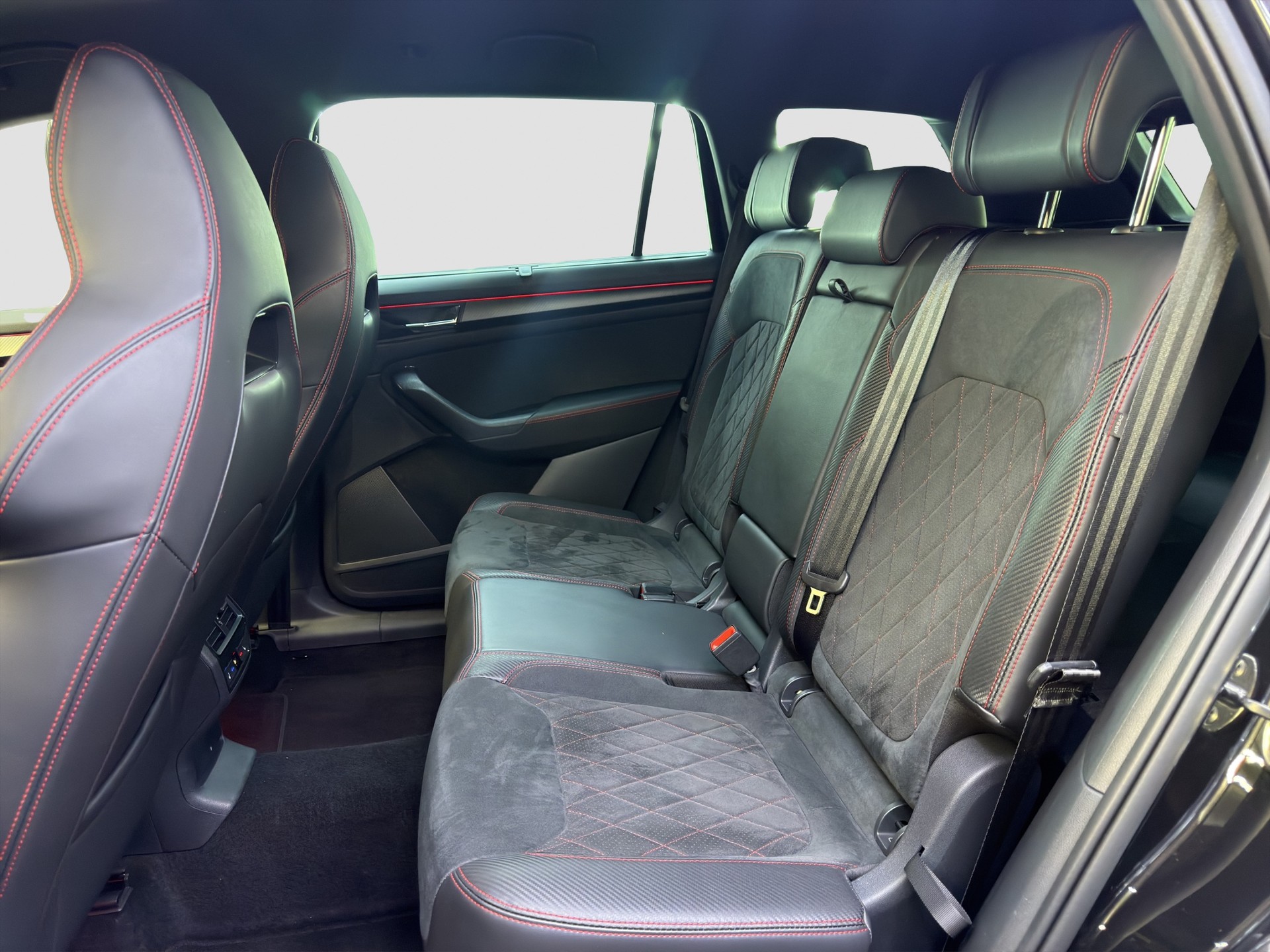 SKODA Kodiaq 2.0 TSI 4x4 RS-image-12