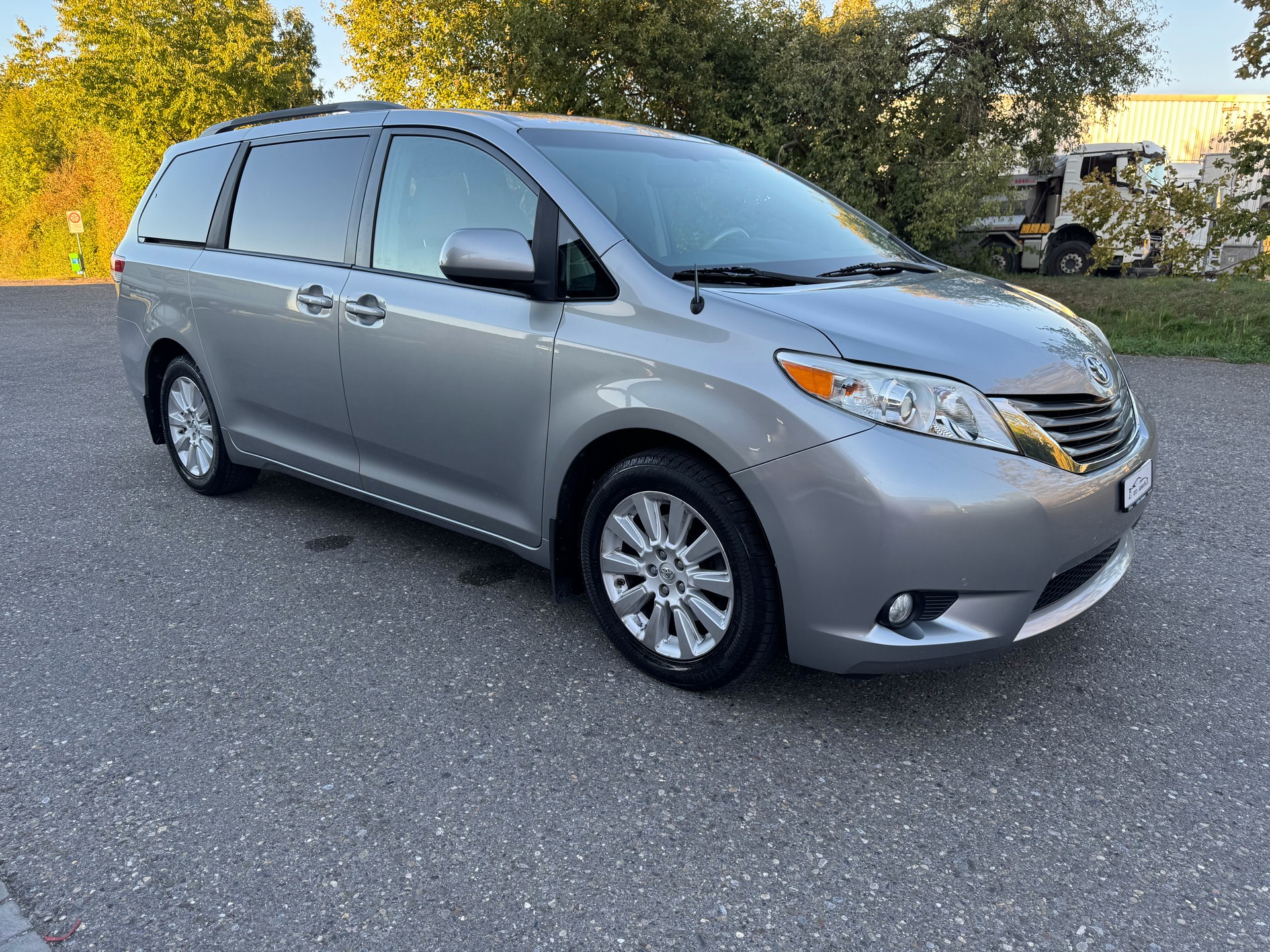 TOYOTA Sienna 3.5 A 4WD-showroom-element-1