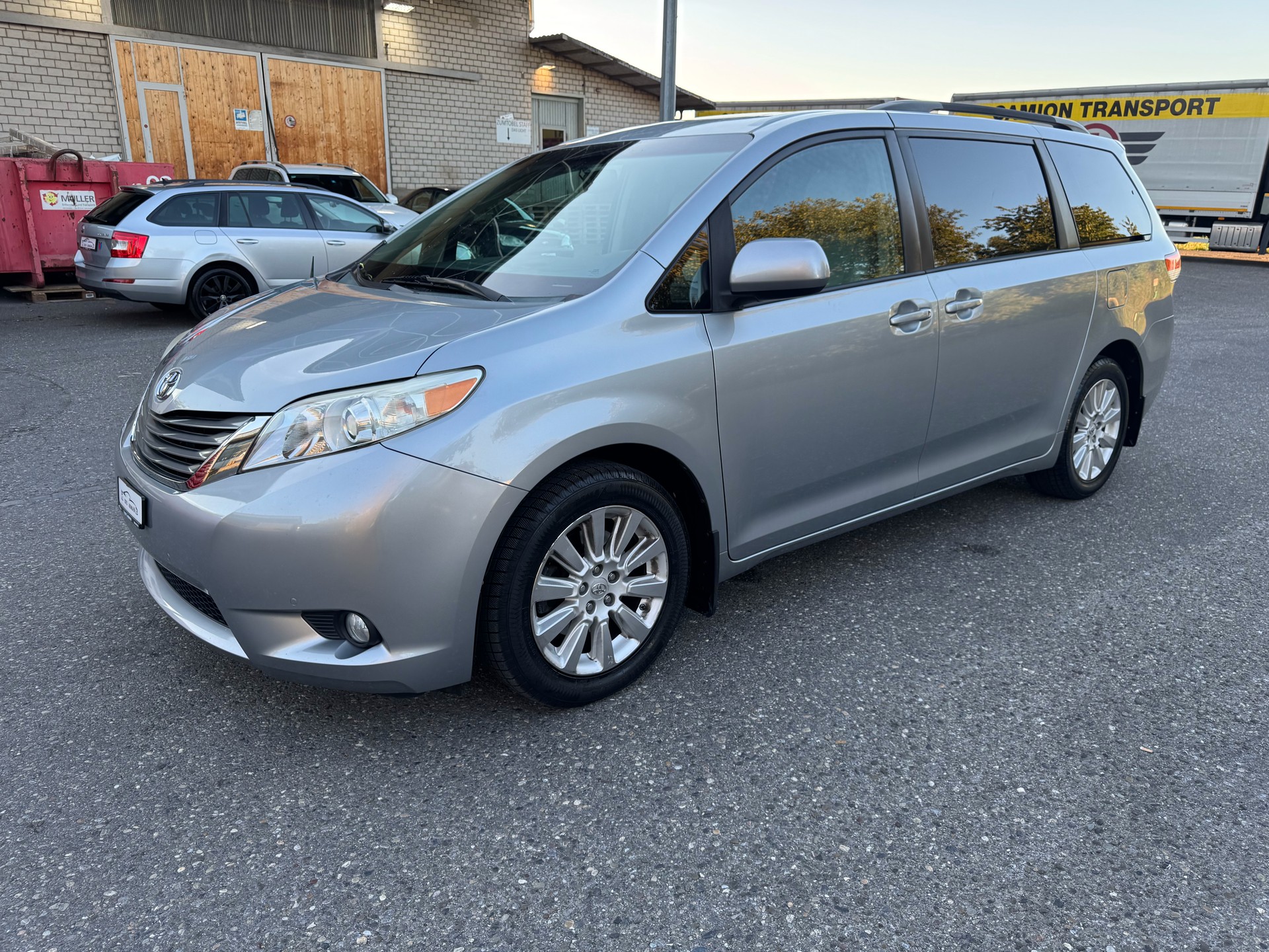 TOYOTA Sienna 3.5 A 4WD-showroom-element-2