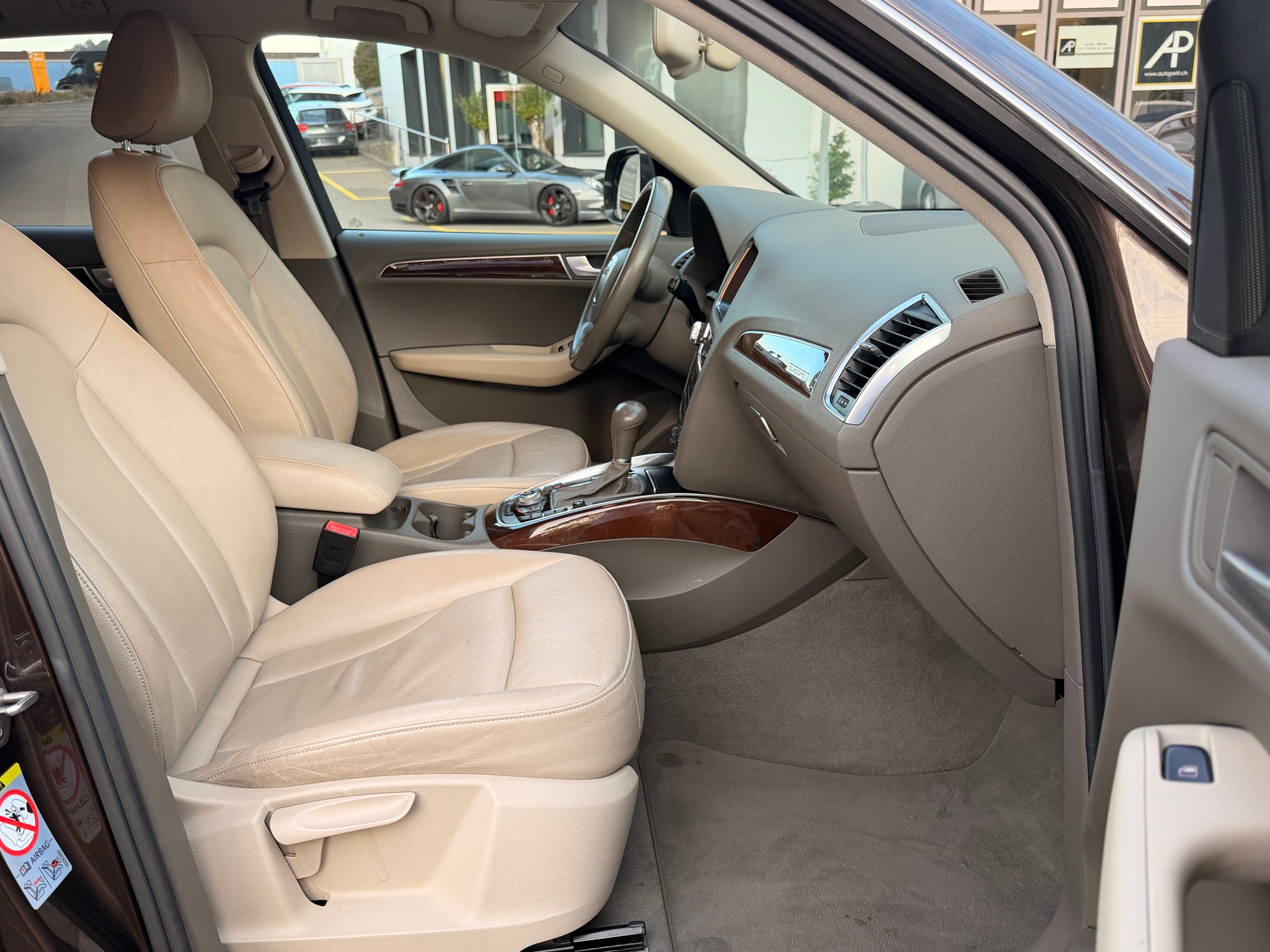 AUDI Q5 2.0 TDI quattro S-tronic-image-9