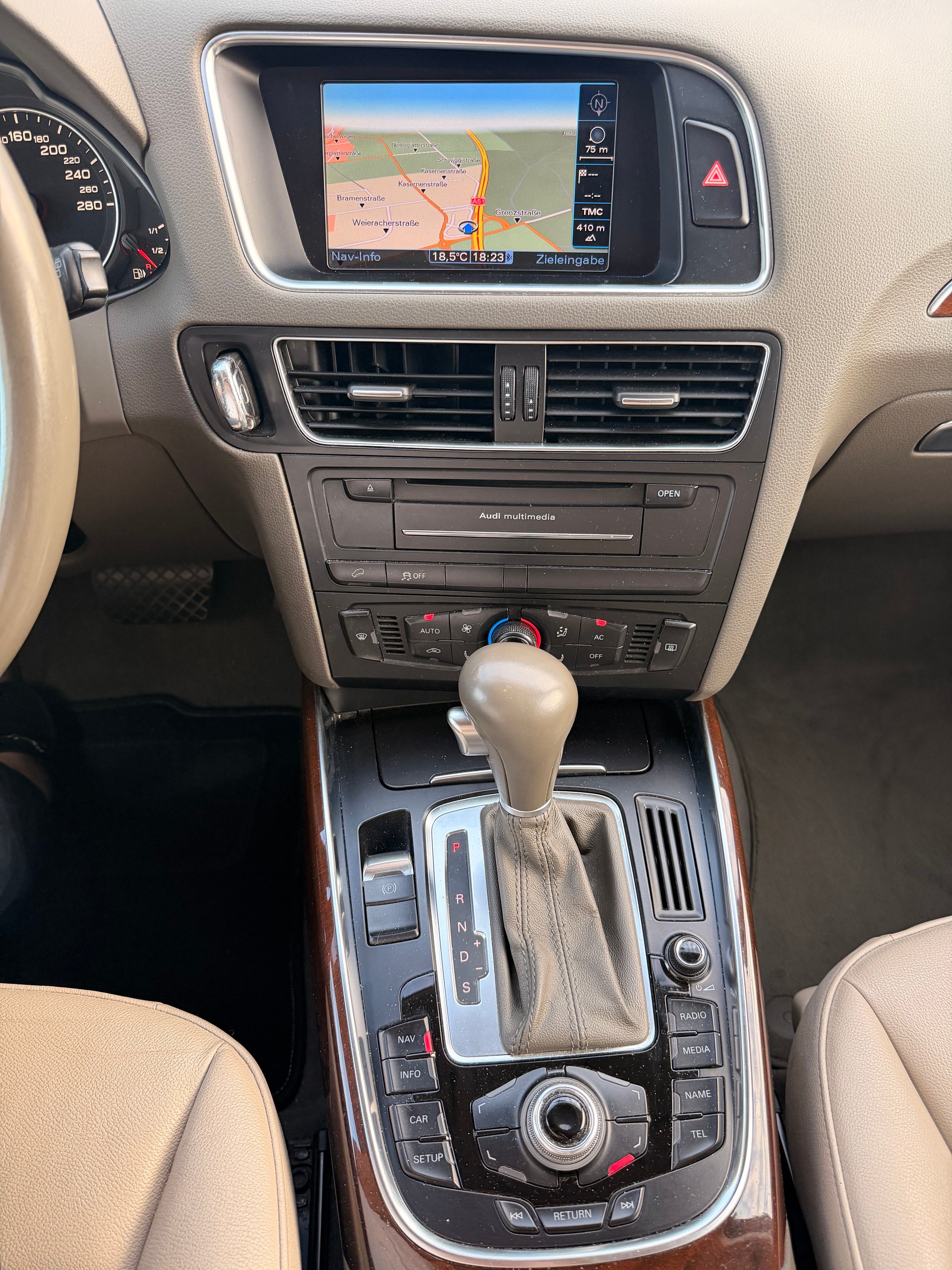 AUDI Q5 2.0 TDI quattro S-tronic-image-10