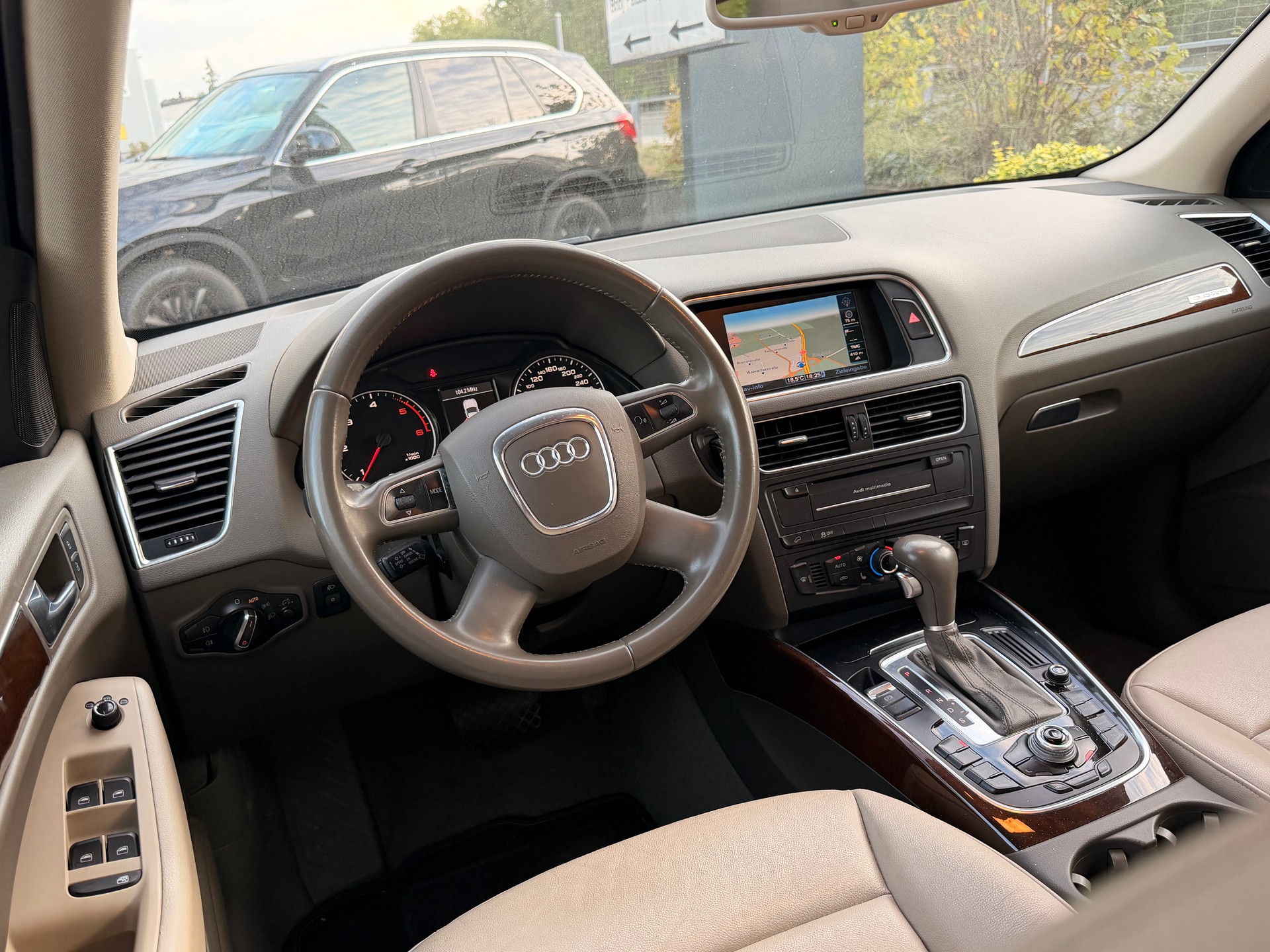 AUDI Q5 2.0 TDI quattro S-tronic-image-6