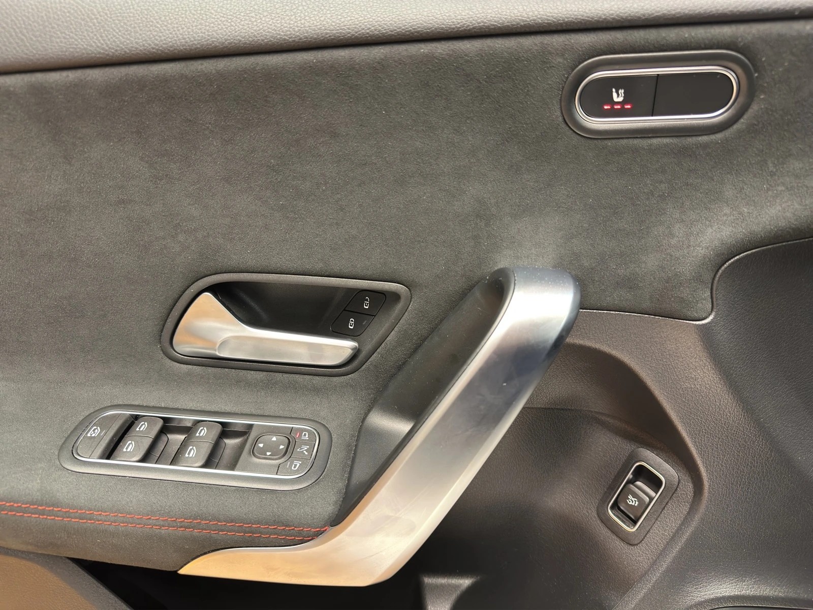 MERCEDES-BENZ A 200 - AMG / Rückfahrkamera / Sitzheizung / Lenkradheizung-image-12