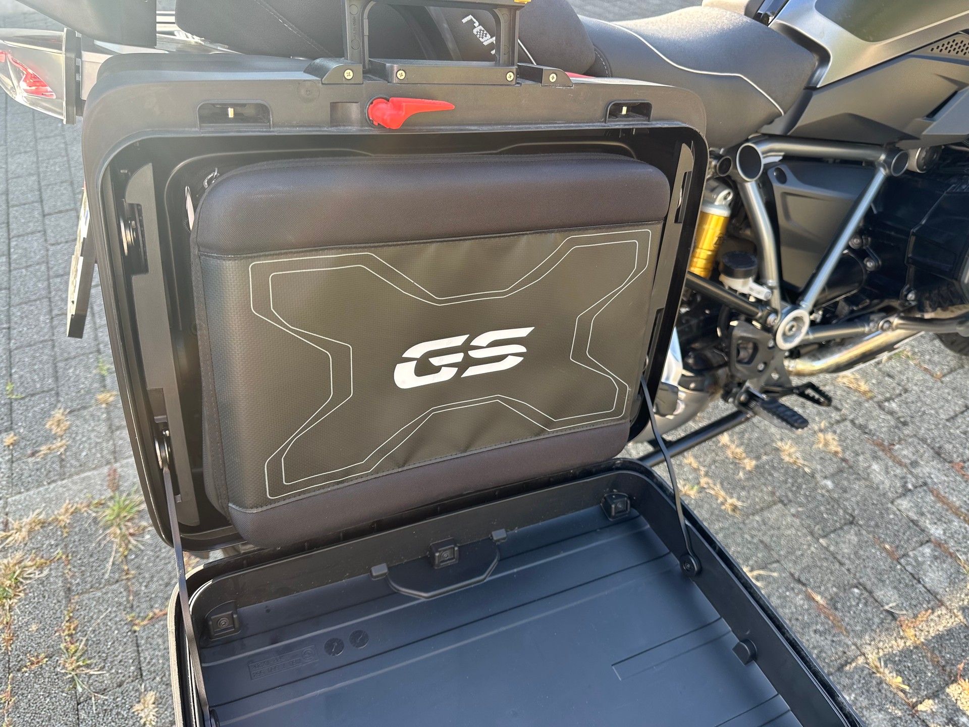 BMW R 1250 GS Triple Black-image-3