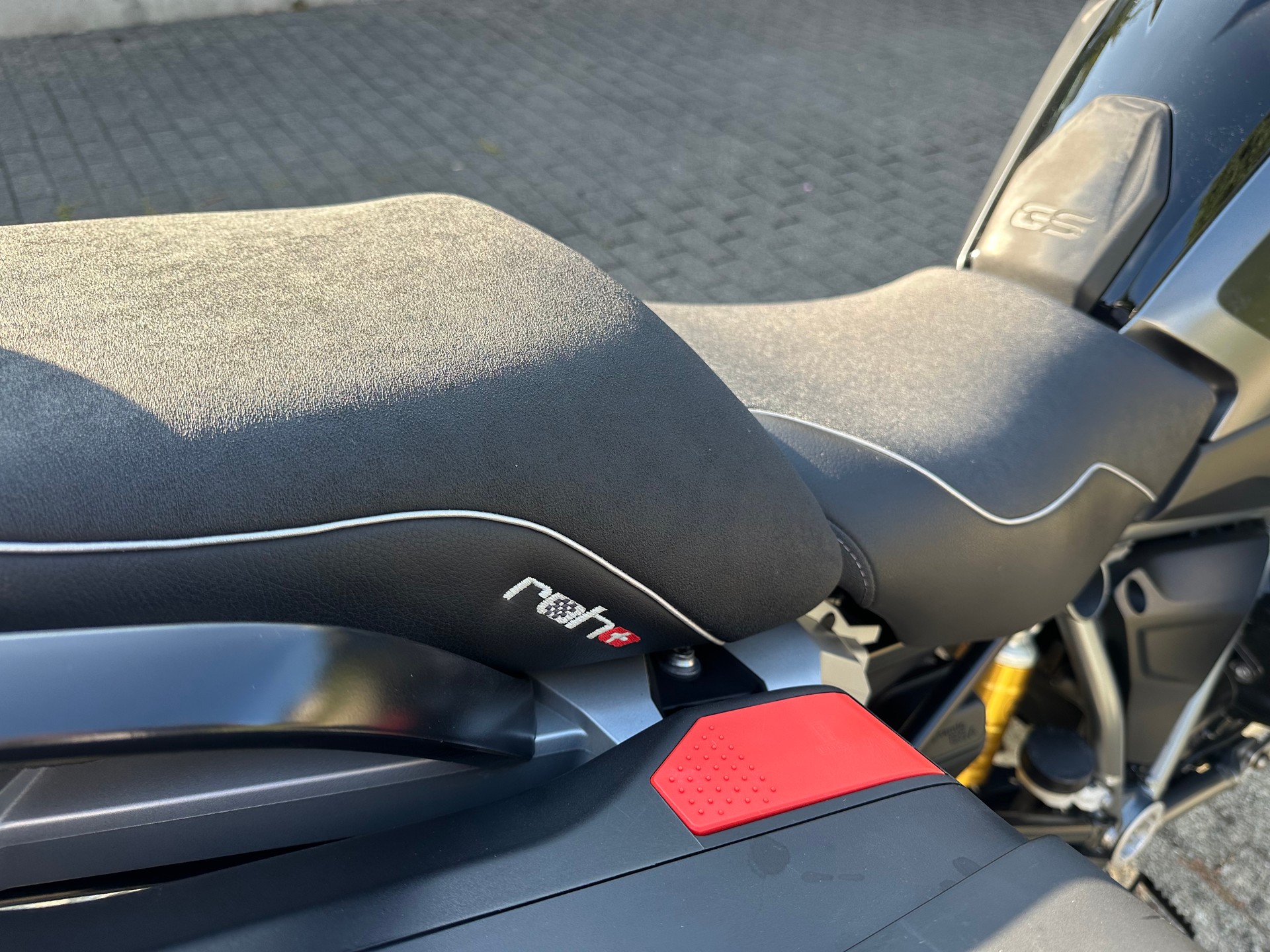 BMW R 1250 GS Triple Black-image-2
