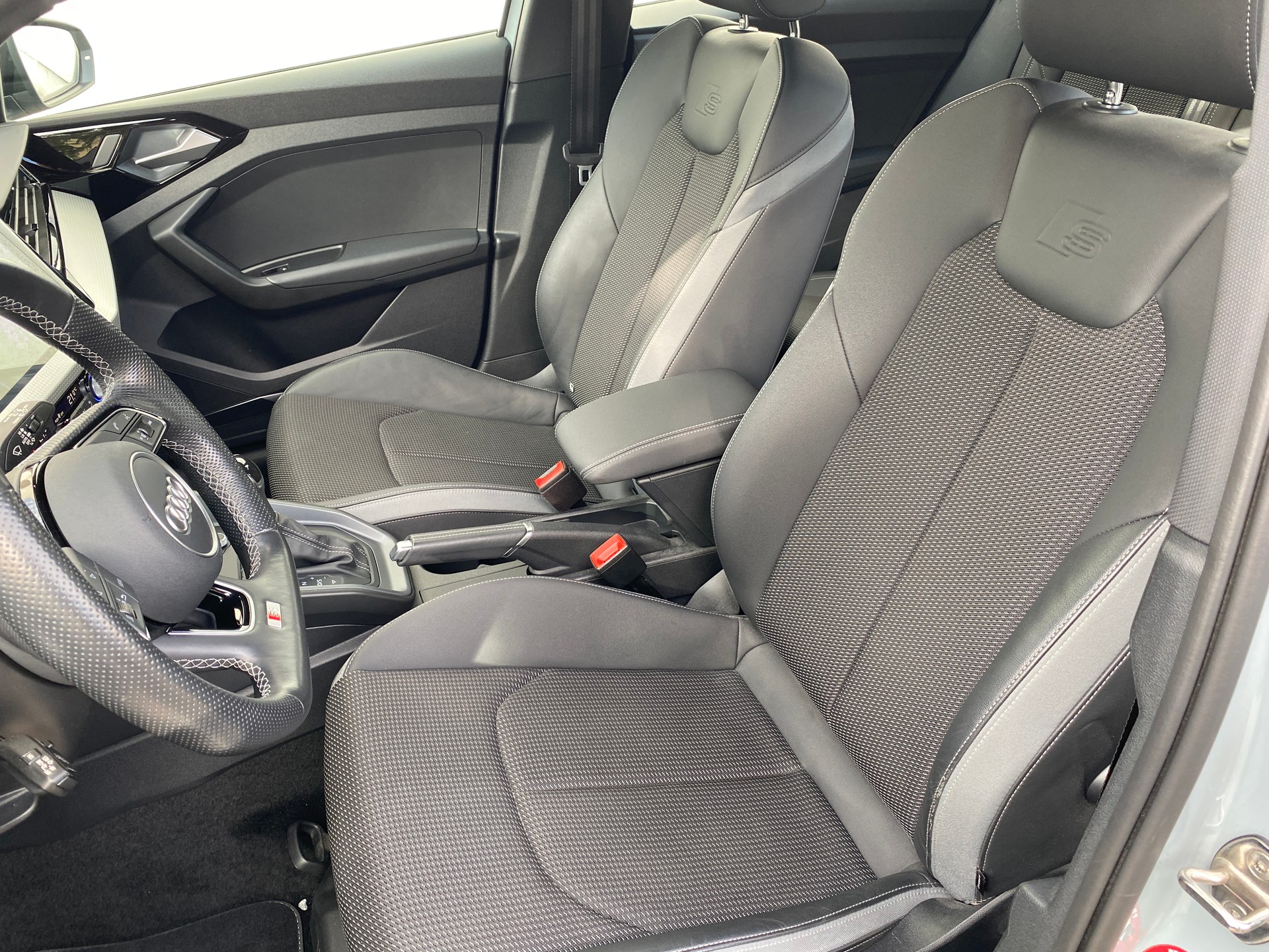 AUDI A1 Sportback 30 TFSI S Line Attraction S-tronic-image-27