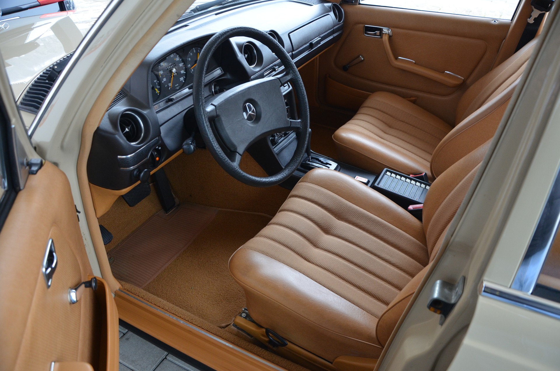 MERCEDES-BENZ 250-image-7