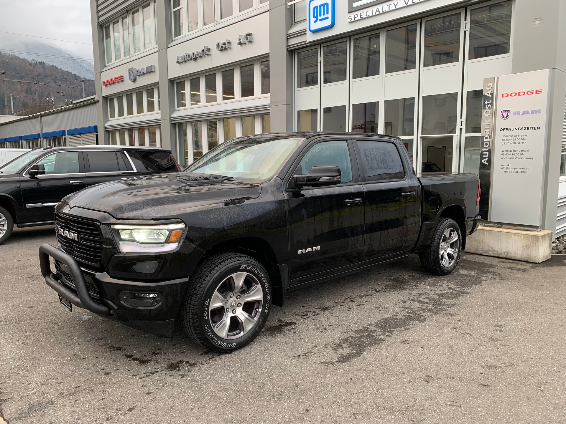 DODGE Ram 1500 Laramie Sport G/T Crew Cab 5.7 V8 E-Torque-image-1