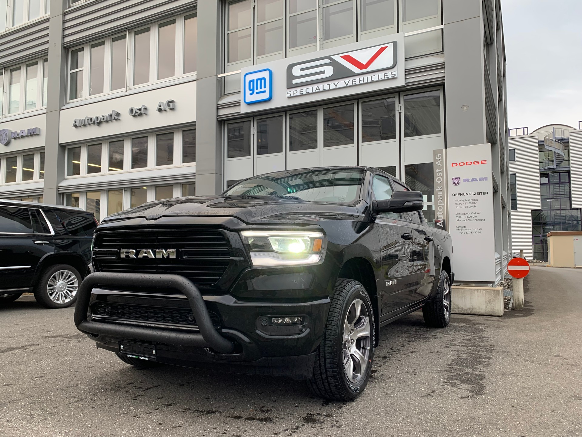 DODGE Ram 1500 Laramie Sport G/T Crew Cab 5.7 V8 E-Torque