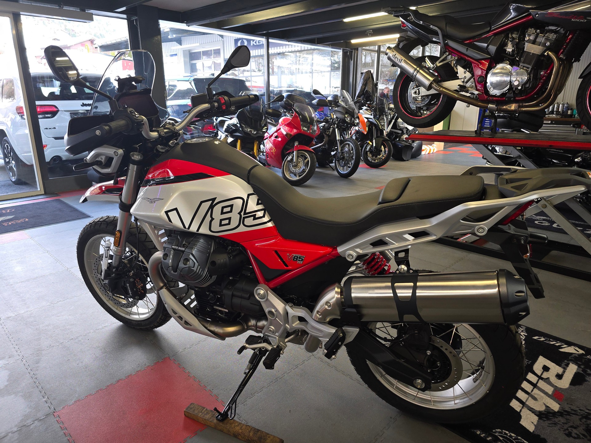 MOTO GUZZI V85 TT EU5+-image-4