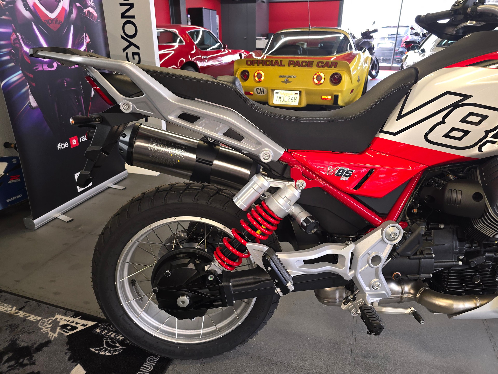 MOTO GUZZI V85 TT EU5+-image-10