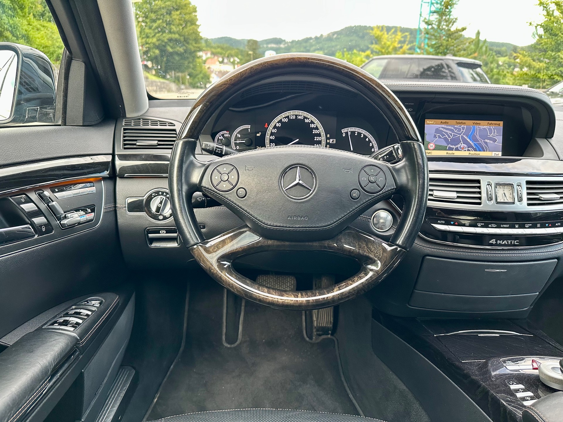 MERCEDES-BENZ S 500 L BlueEfficiency SS 4Matic 7G-Tronic-image-12