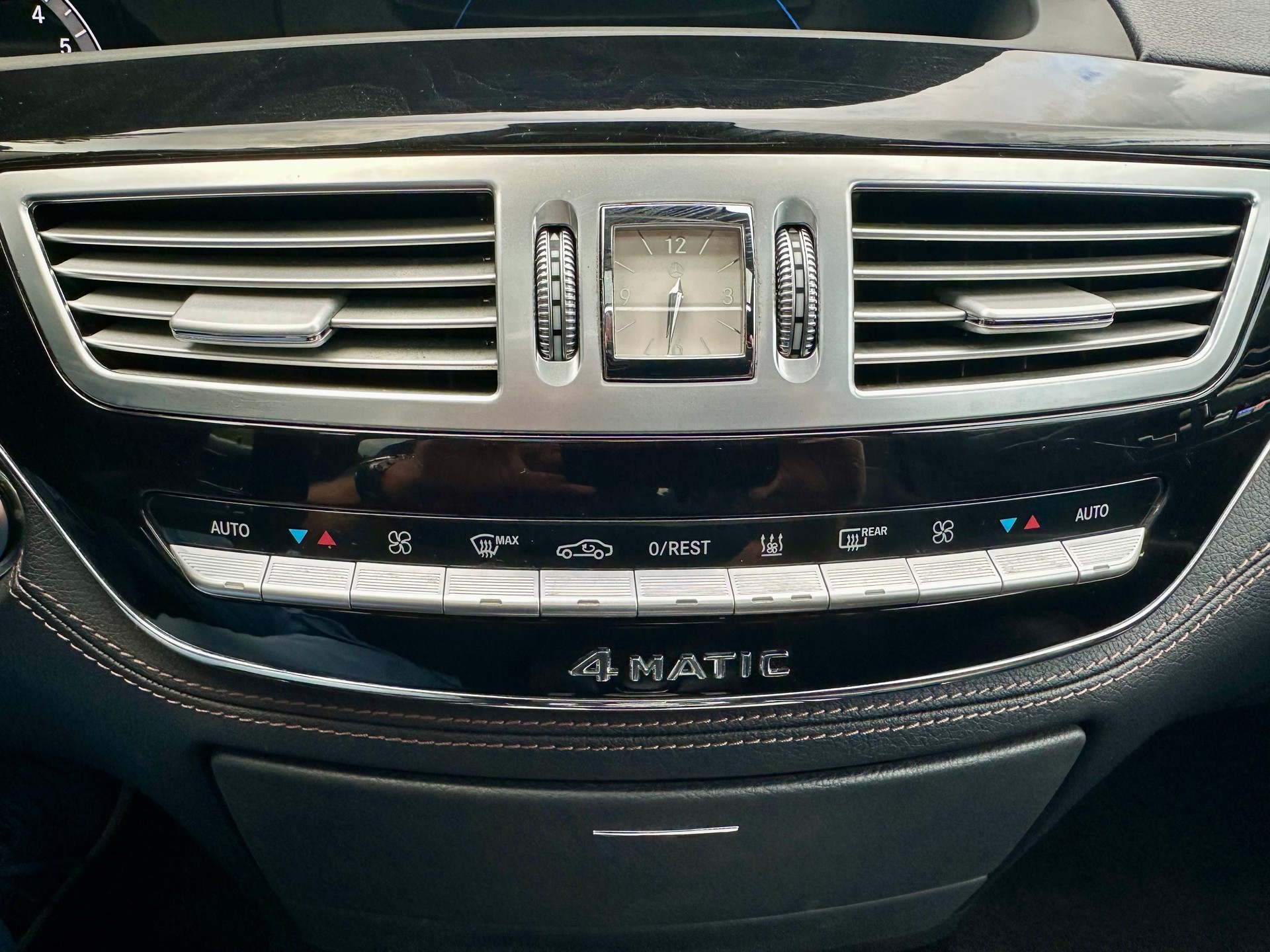 MERCEDES-BENZ S 500 L BlueEfficiency SS 4Matic 7G-Tronic-image-25