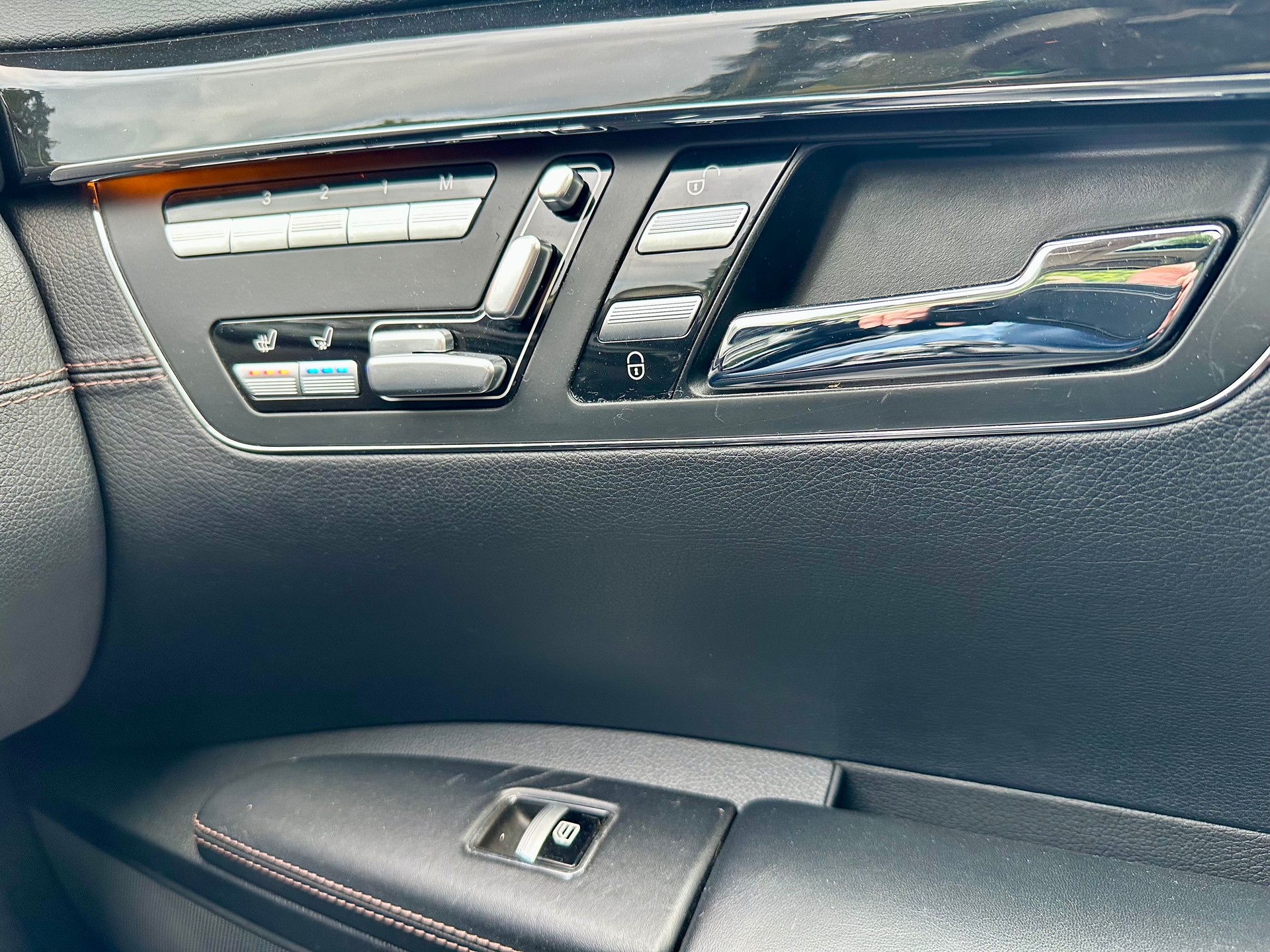 MERCEDES-BENZ S 500 L BlueEfficiency SS 4Matic 7G-Tronic-image-24