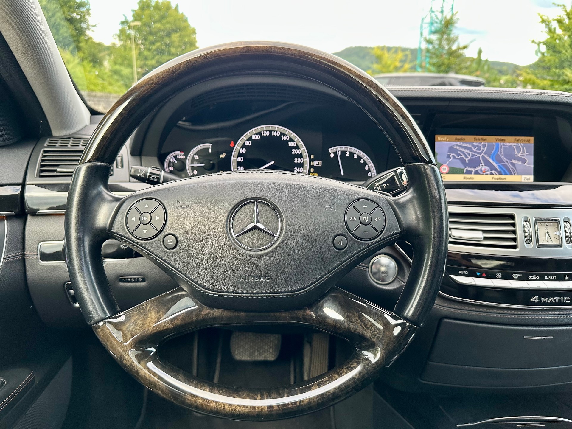 MERCEDES-BENZ S 500 L BlueEfficiency SS 4Matic 7G-Tronic-image-14
