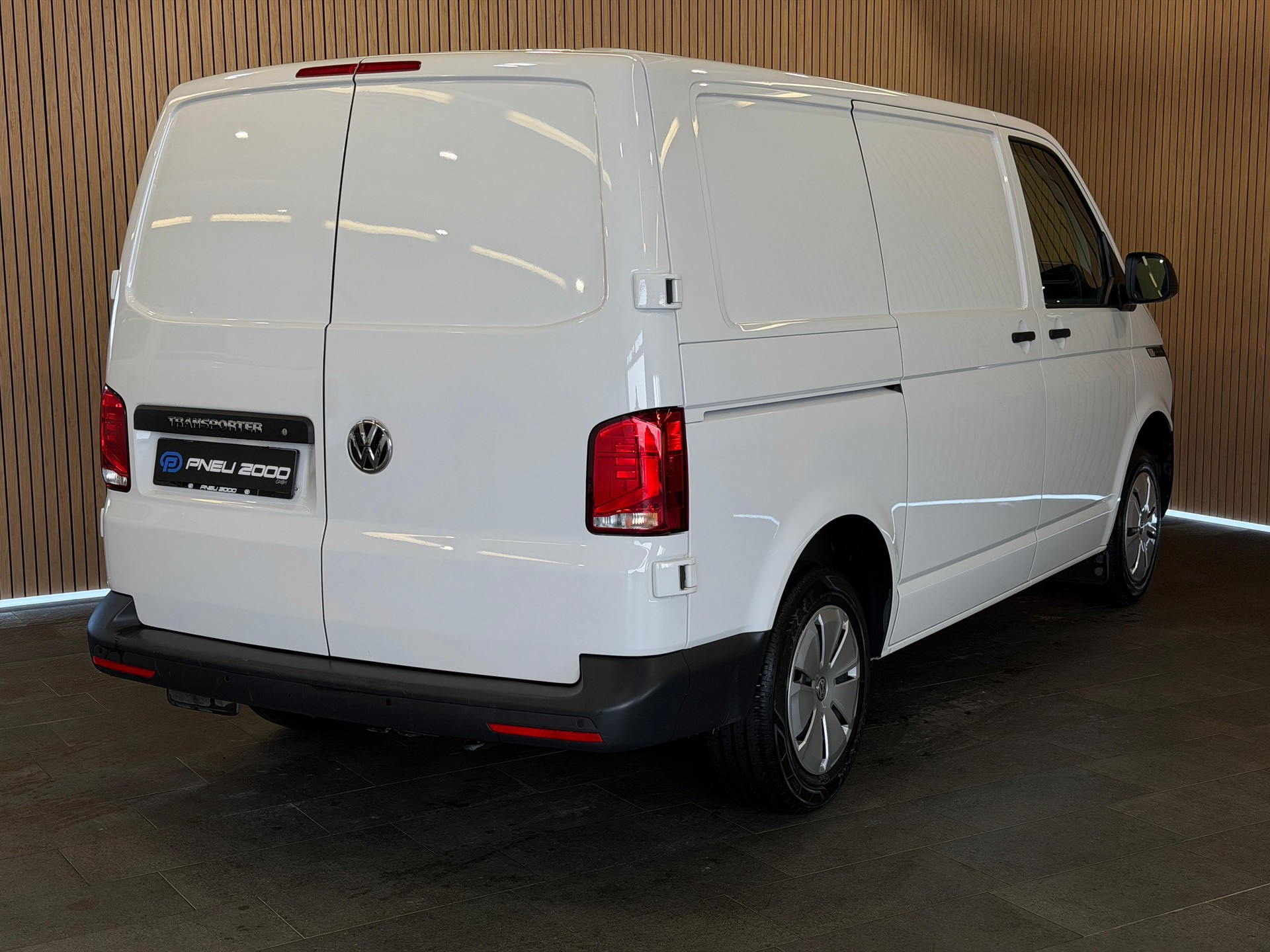 VW T6.1 2.0 TDI Transporter-showroom-element-2